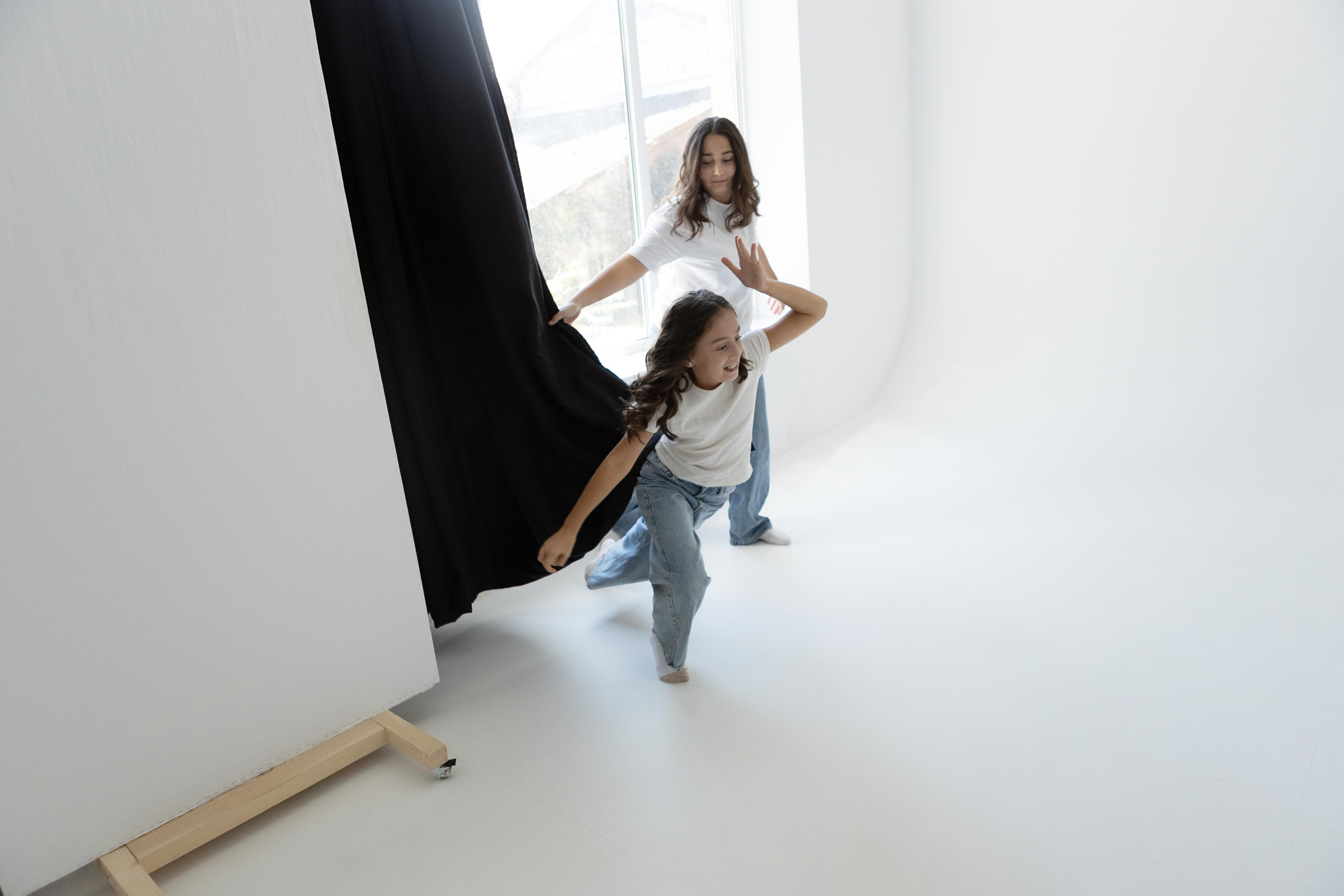 Сестры в студии. Семен Соколов