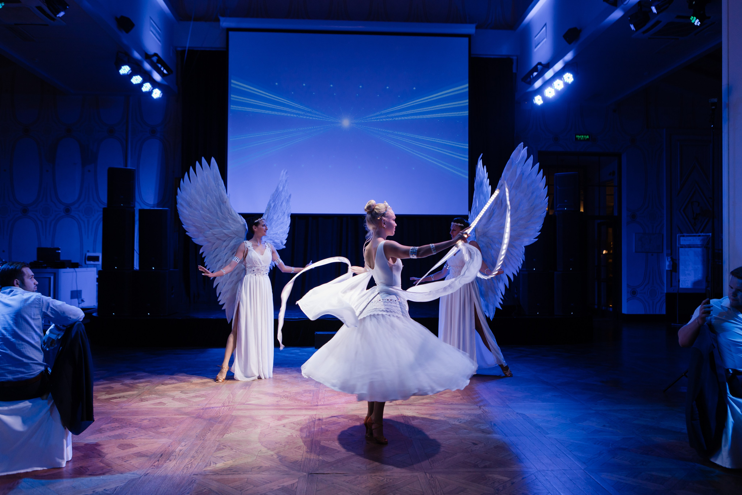 Юрий и Кристина. Видеосъемка и фотосъемка свадеб. Фотограф и оператор на свадьбу. Видеосъемка подкастов, собственная видео-фотостудии. Предметная фотосъемка