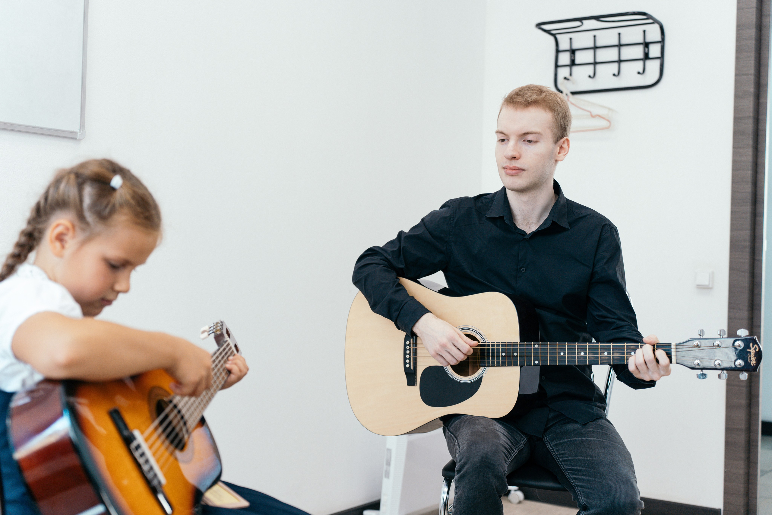 Hi Music. Я занимаюсь событийной, свадебной, товарной, студийной… фотографией