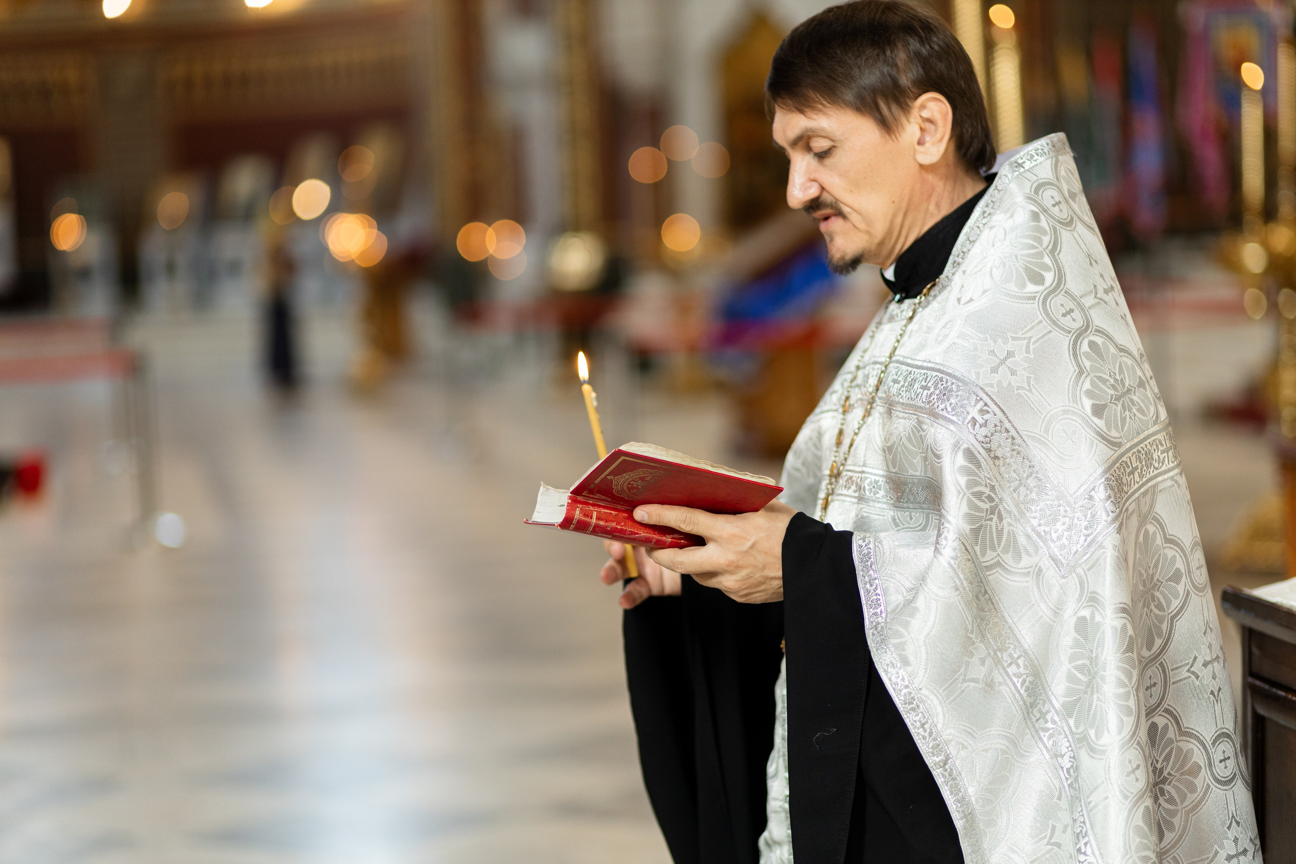 Крещение Миланы в Соборе Вознесения Господня Новочеркасск. Анастасия Безуглова- свадебный фотограф в Таганроге