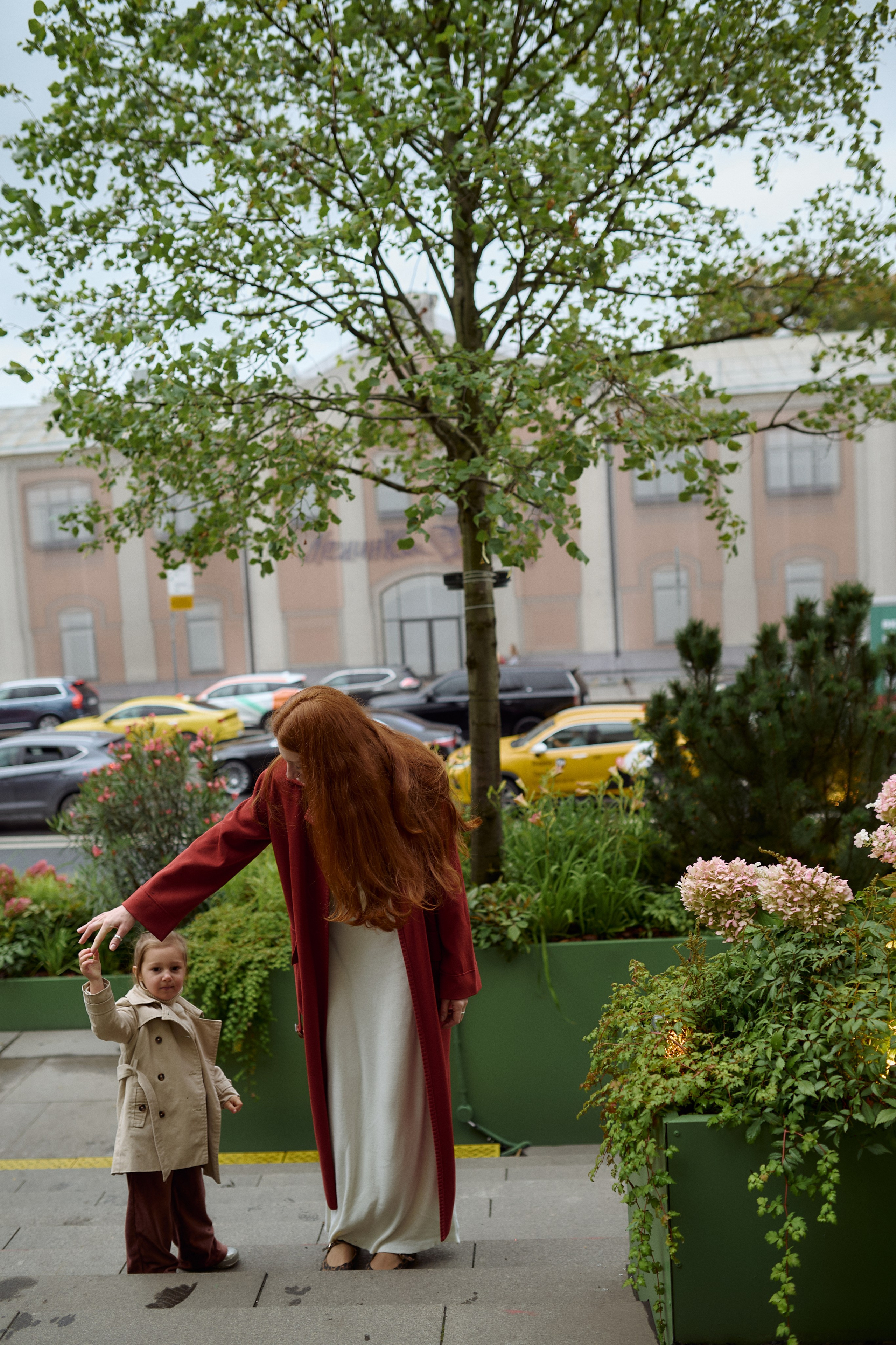 Рита и Кира. Прогулка по центру. Семейный и свадебный lifestyle-фотограф в Москве Мария Петрова