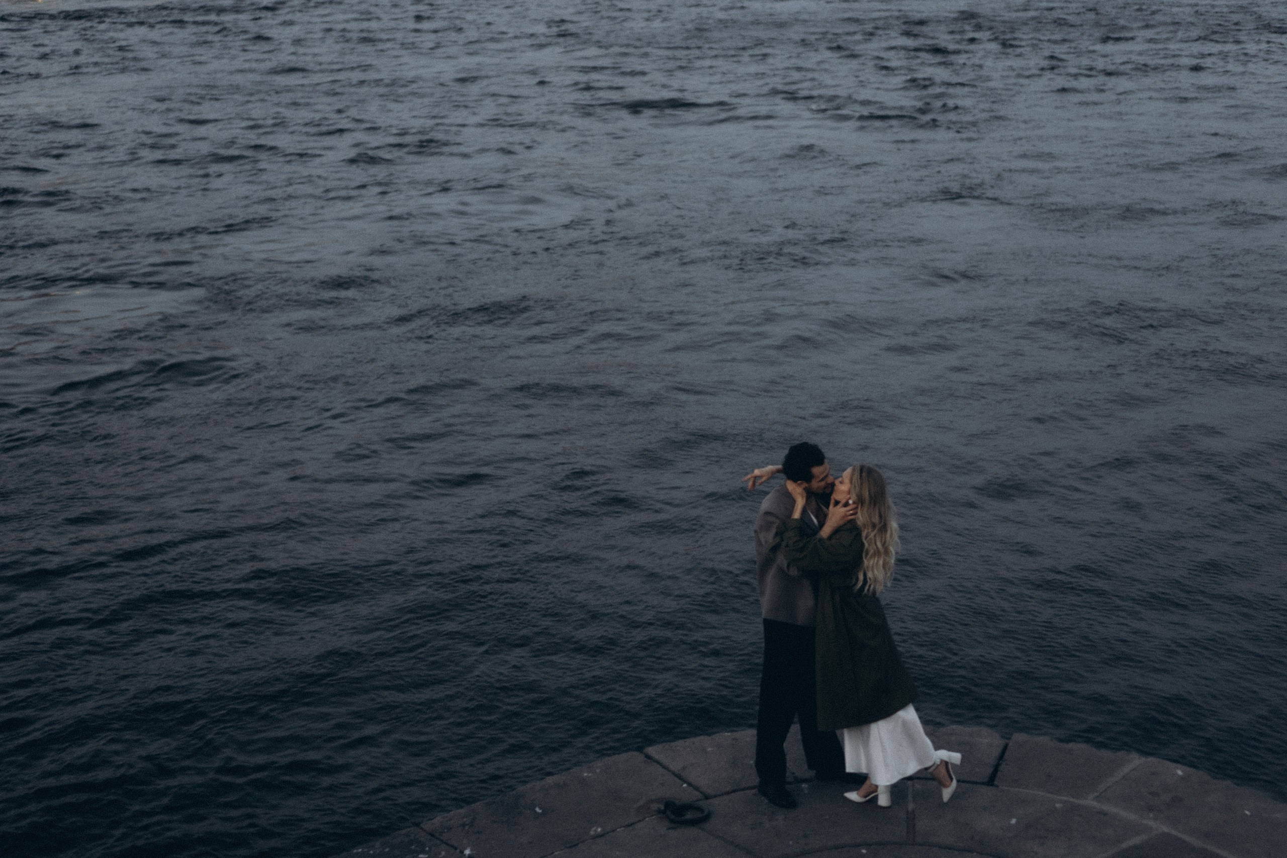 СВАДЕБНАЯ СЬЕМКА ПАРЫ НА РАССВЕТЕ В БЕЛЫЕ НОЧИ И ПРОГУЛКА С РАЗВОДНЫМИ МОСТАМИ И ПИКНИК ВОЗЛЕ ИСАКИЕВСКОГО СОБОРА. Профессиональный фотограф, Санкт-Петербург — Виктория Богомолова