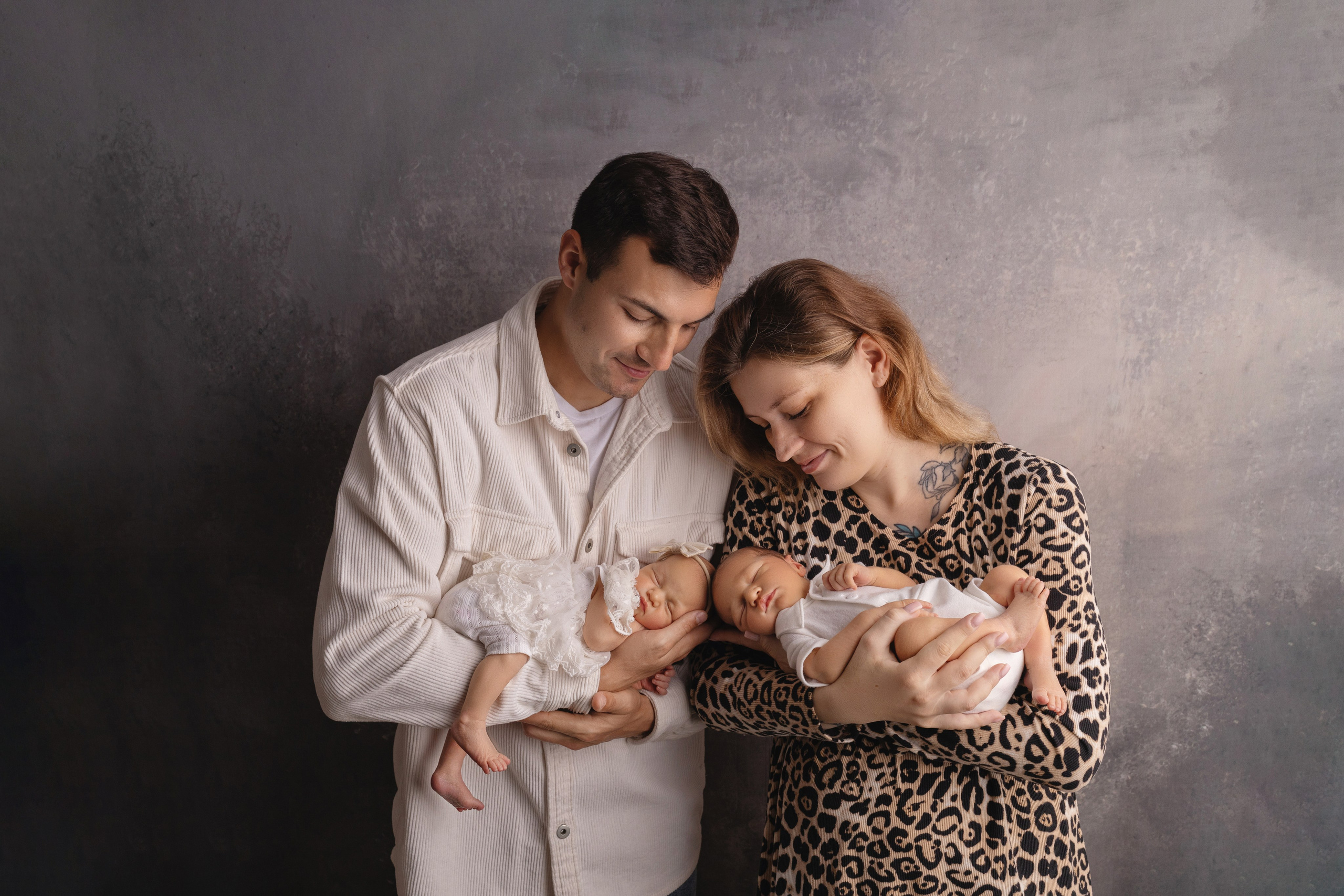 Фотосъемка двойни. Фотограф новорожденных малышей в Омске и Омской области Эльвира Камаева