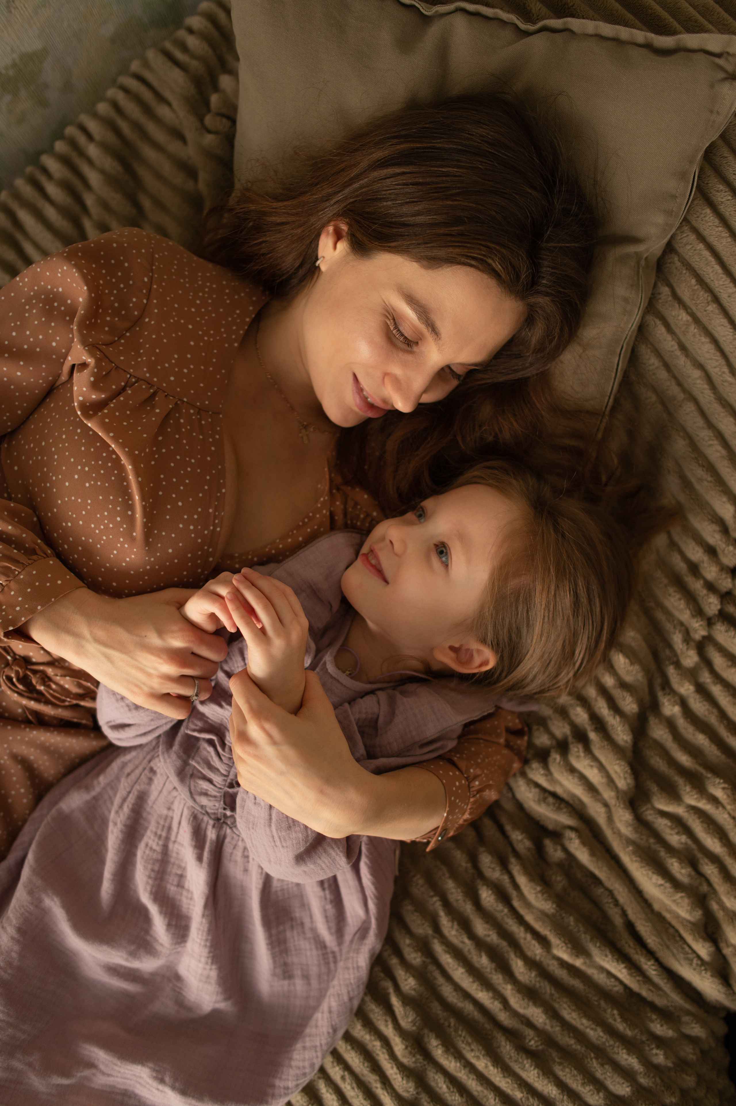 Съёмка семьи с новорожденным или малышом на ГВ. Семейный и детский фотограф в Москве Анна Оськина