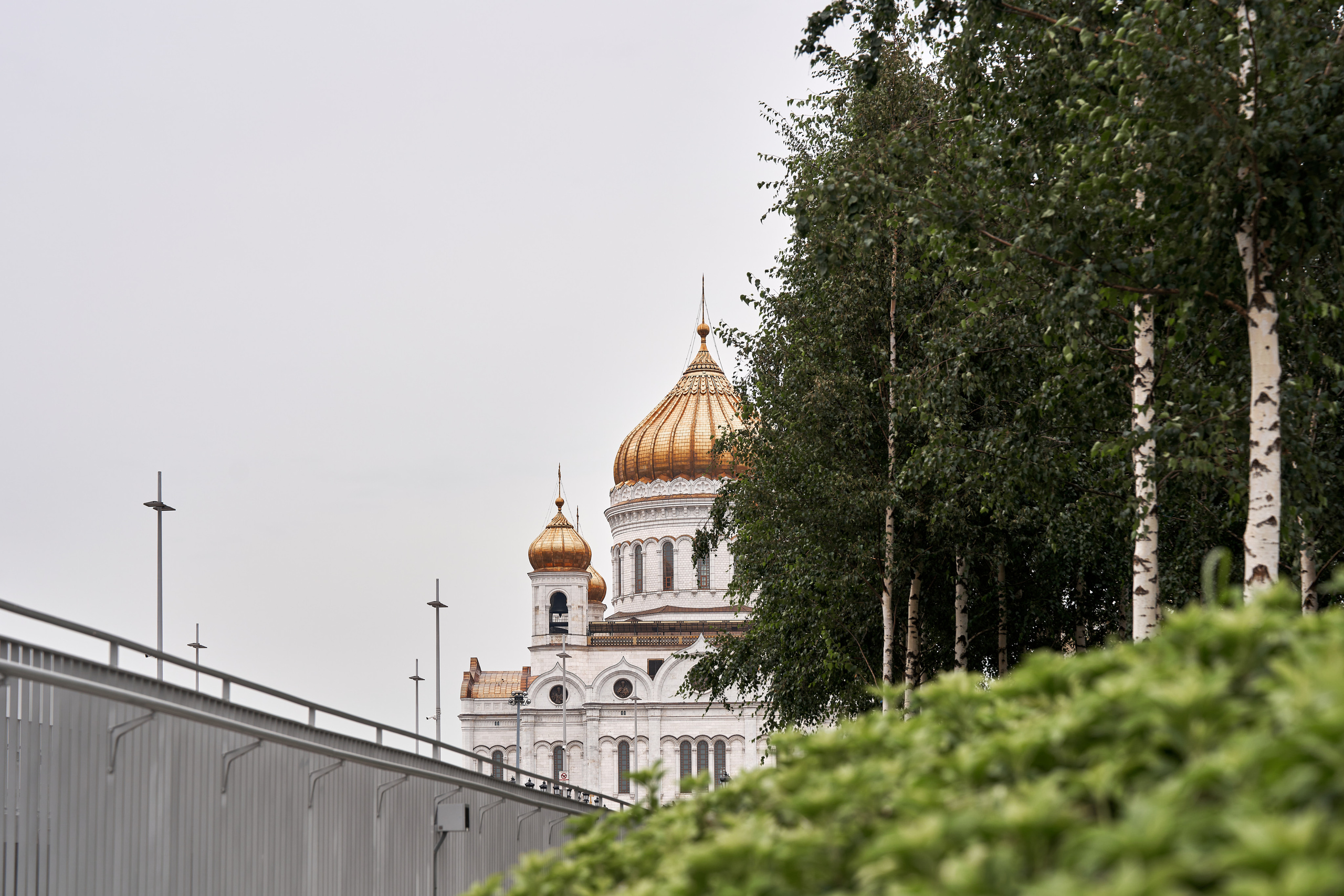 Вид на Храм Христа Спаситебя от ГЭС-2