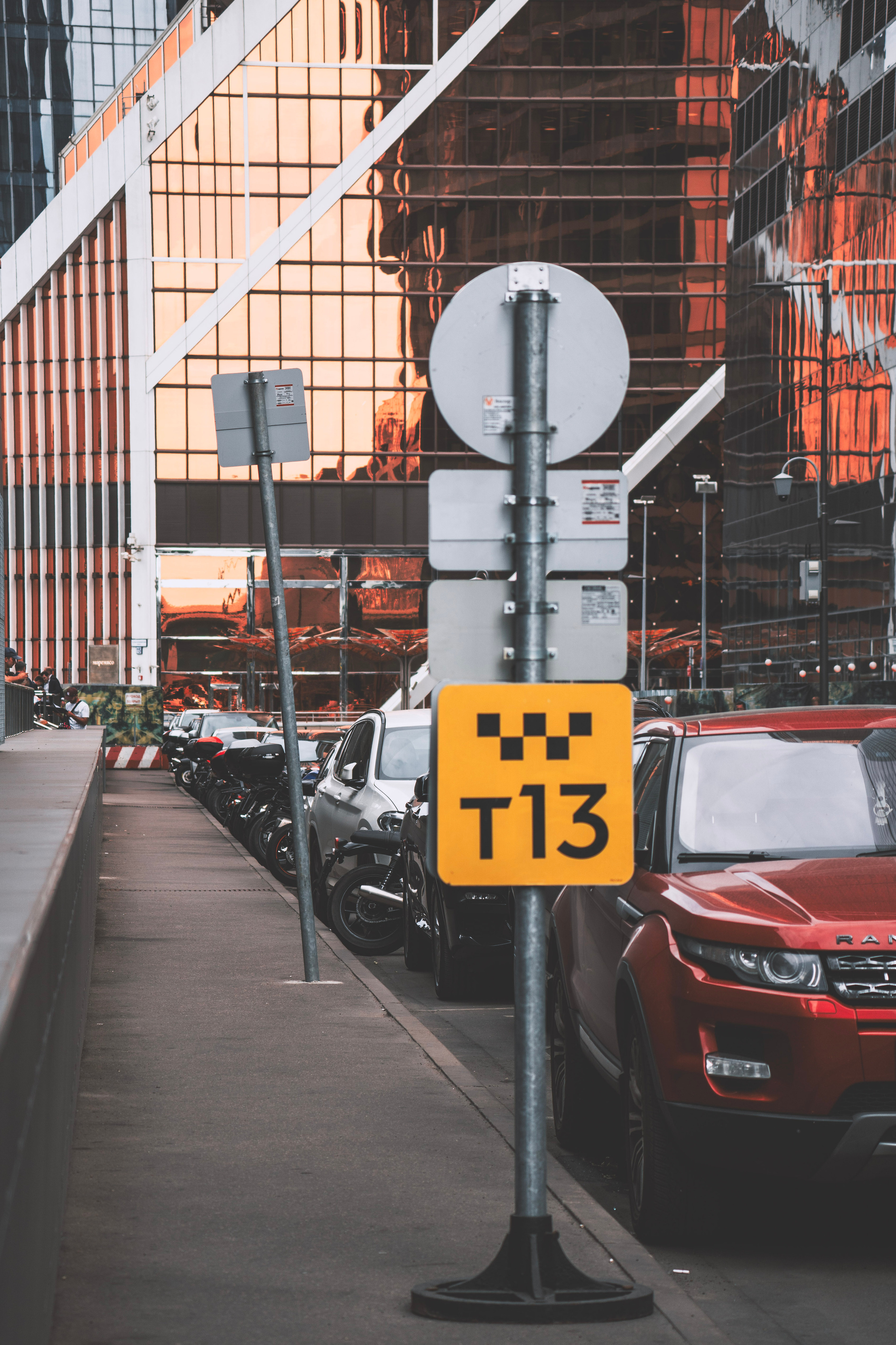 Остановка Т13 такси в Москва-Сити