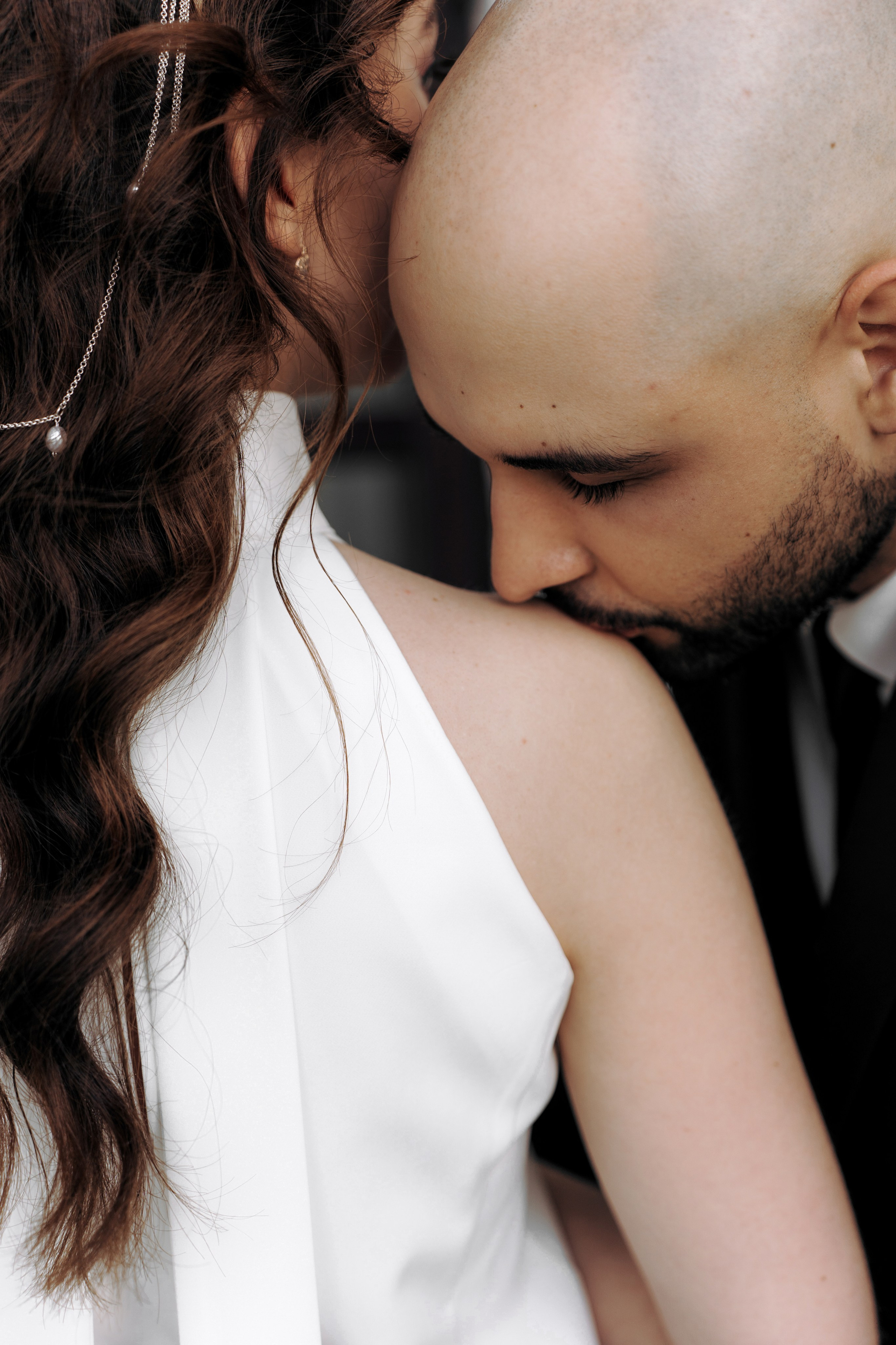 Любовь на фоне старого аэропорта. Ваш семейный фотограф в Минске — Вика Трегубова