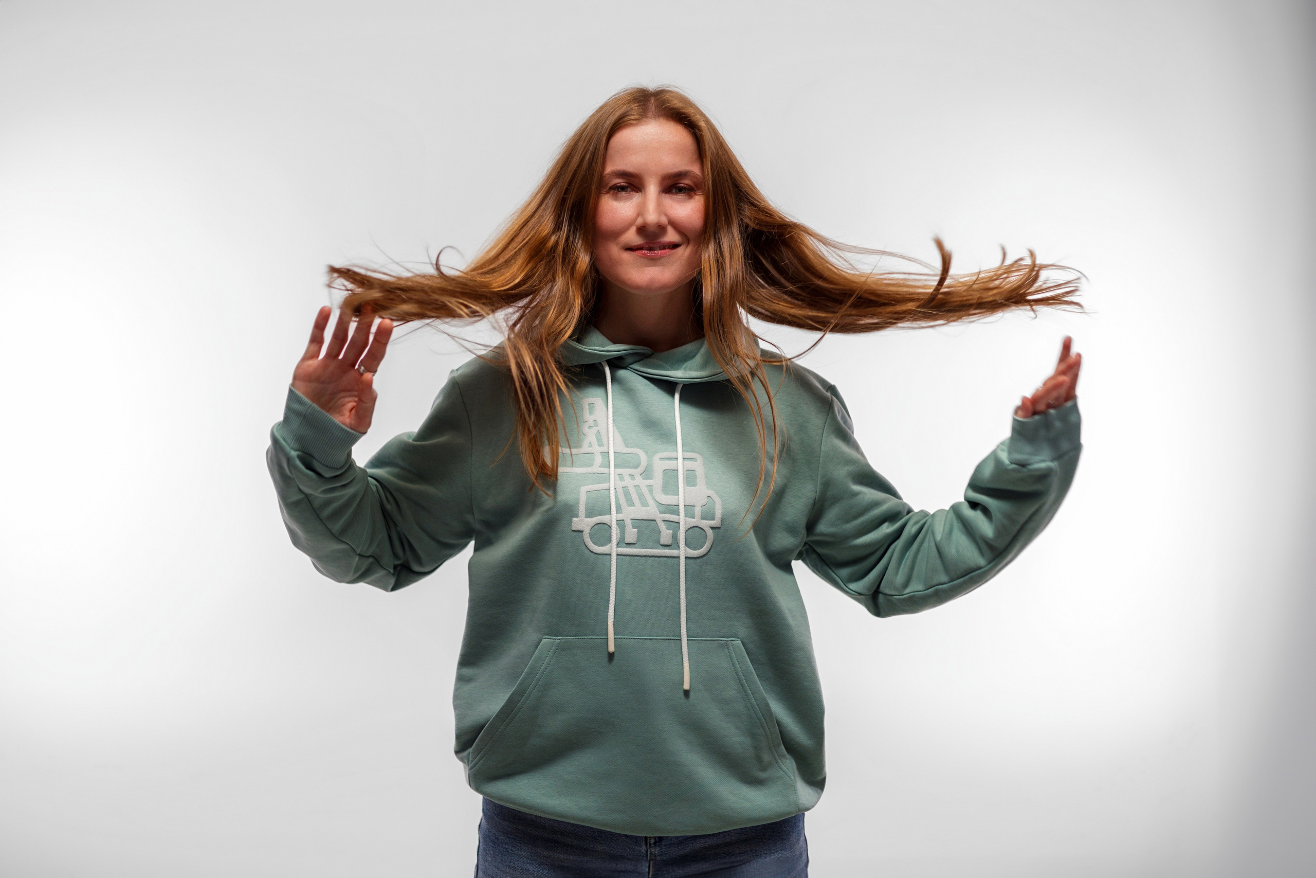 Фотосъемка одежды для маркетплейсов в СПб | Качественные кадры для каталогов