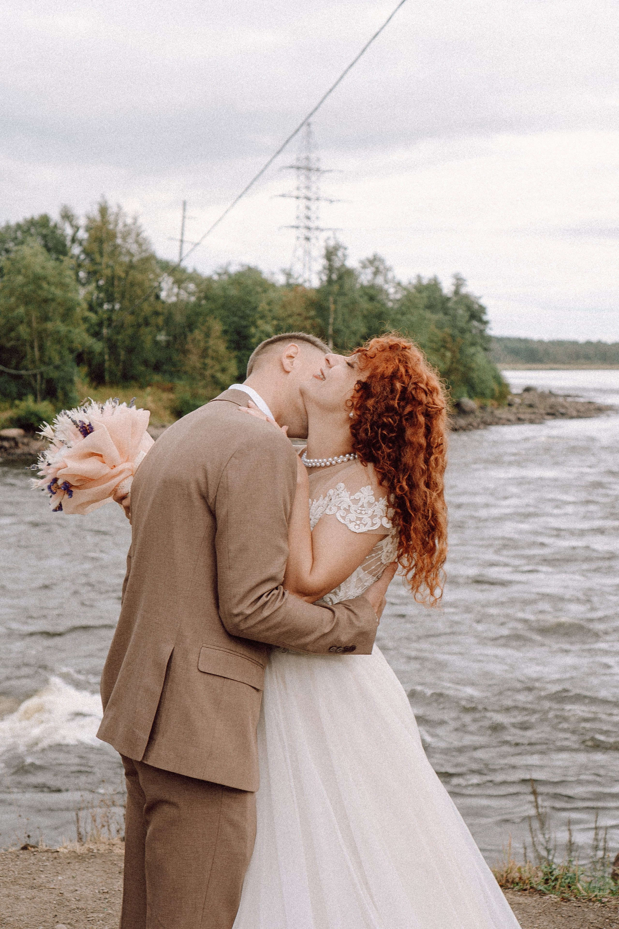 СВАДЕБНАЯ ФОТОСЕССИИЯ ПАРЫ В ГОРОДЕ ПРИОЗЕРСК В СОСНОВОМ ЛЕСУ И С ПИКАПОМ. Профессиональный фотограф, Санкт-Петербург — Виктория Богомолова