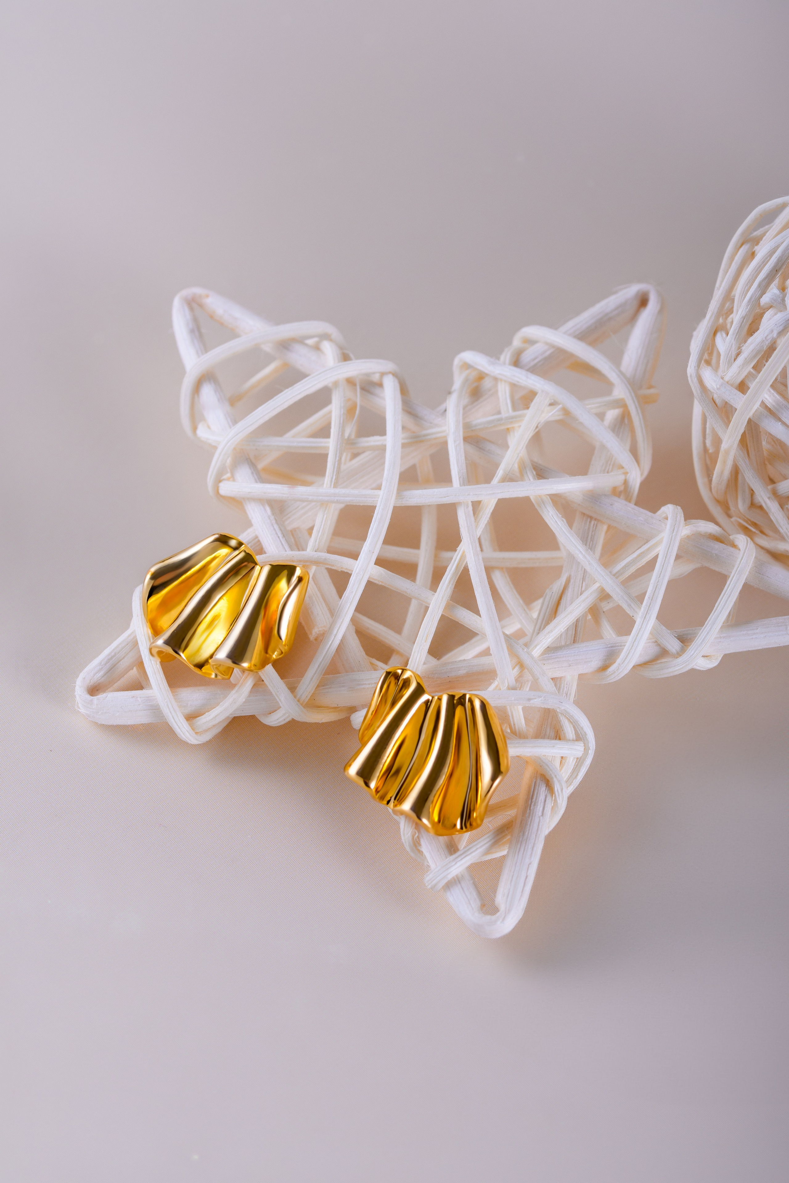 Имиджевая, концептуальная предметная фотосъёмки. Предметный, рекламный, ювелирный фотограф в Москве