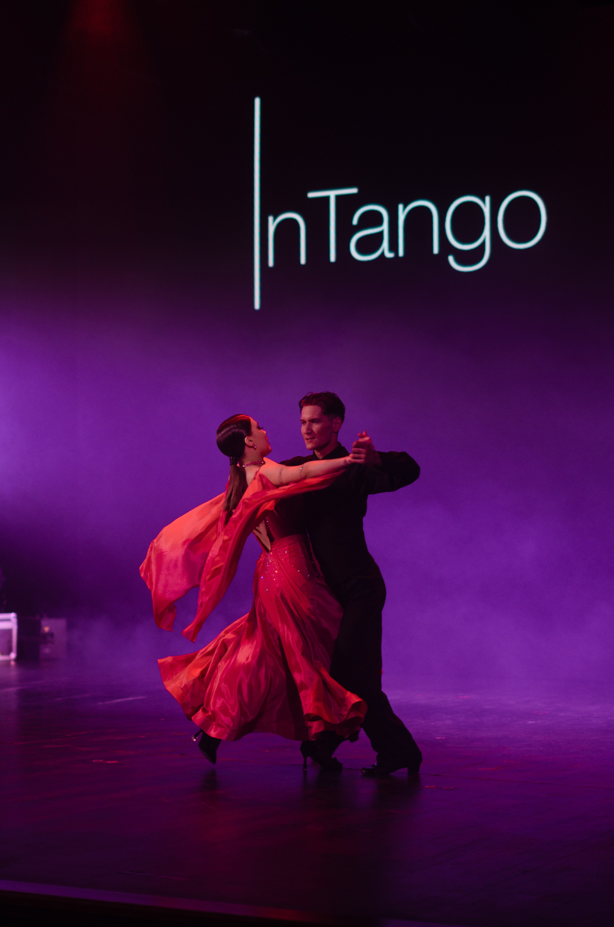 Фоторепортаж танцевального мероприятия. Денисова Аля — фотограф для парных съемок и индивидуальных историй в Барнауле