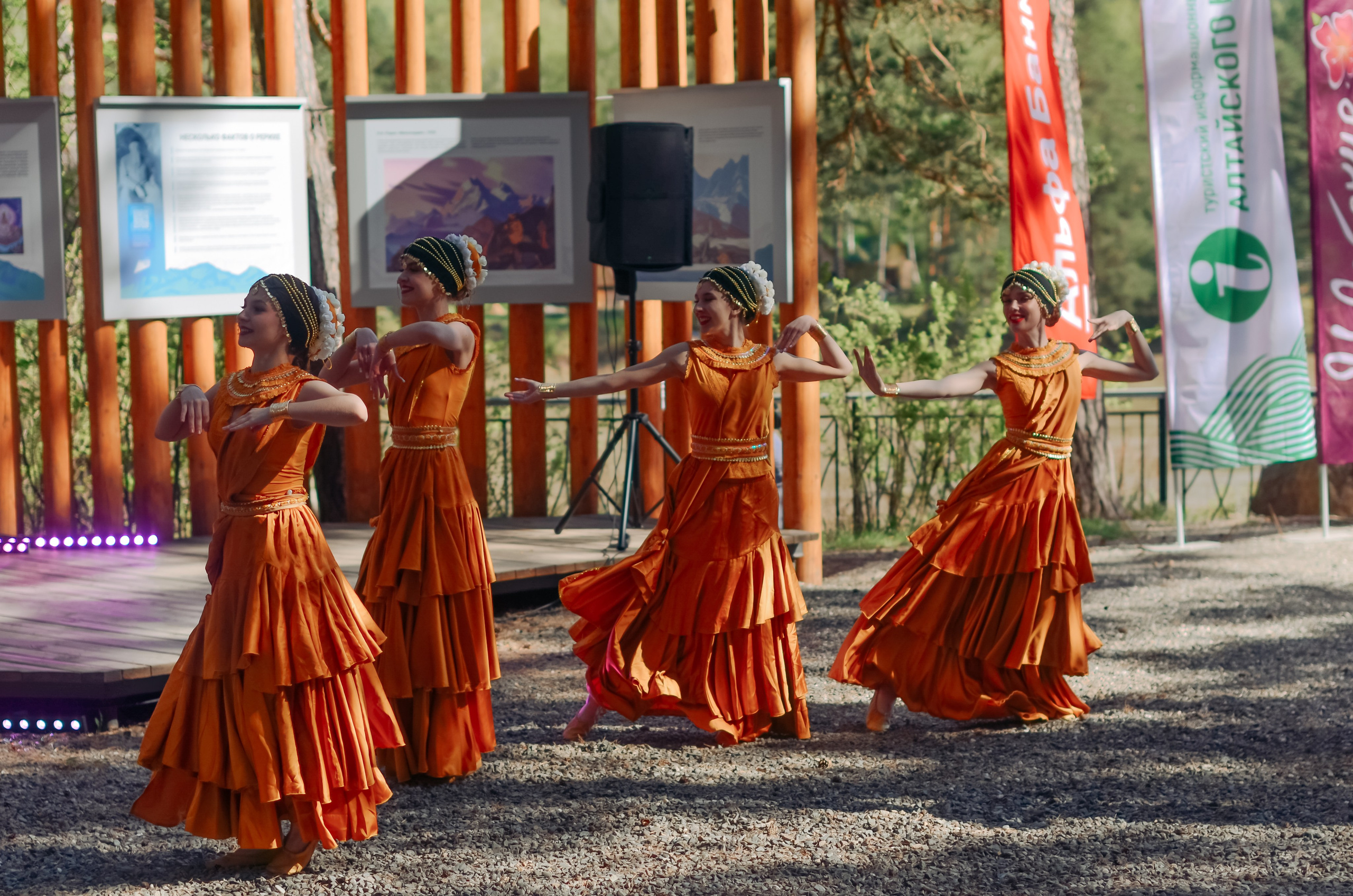 Фестиваль «Цветение Маральника на Алтае 2025». Фоторепортаж. Денисова Аля — фотограф для парных съемок и индивидуальных историй в Барнауле