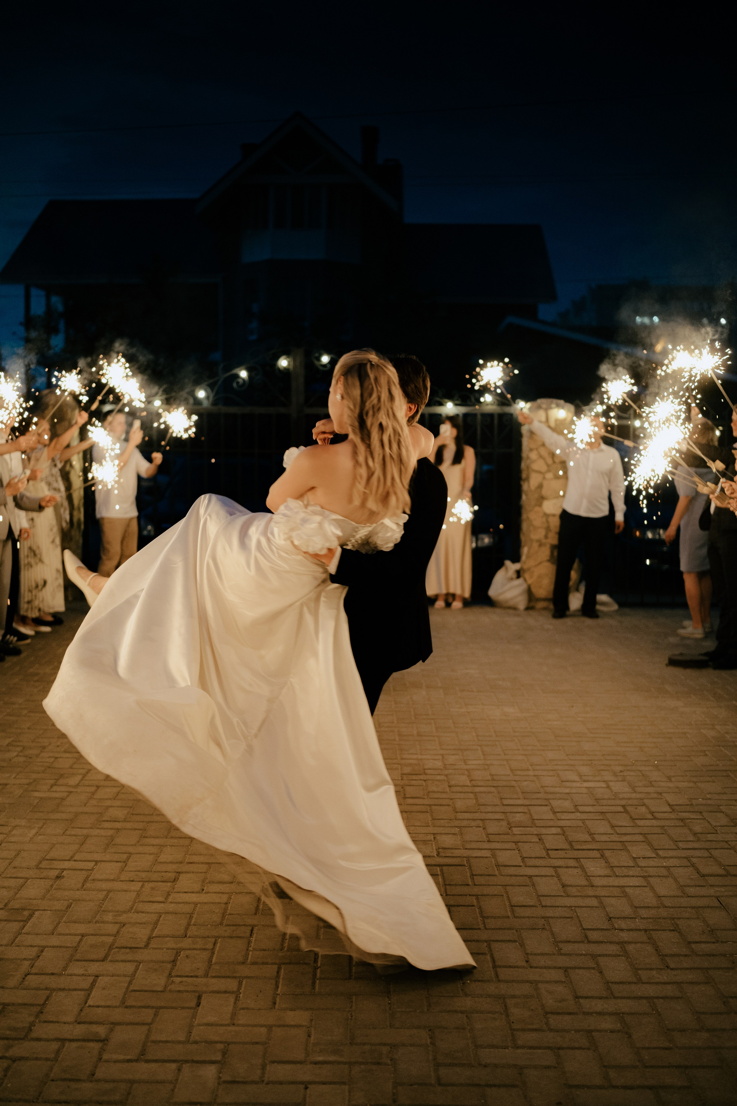 Свадебный фотограф в Балаково — Андрей Яхнин: стильные и эмоциональные фотосессии