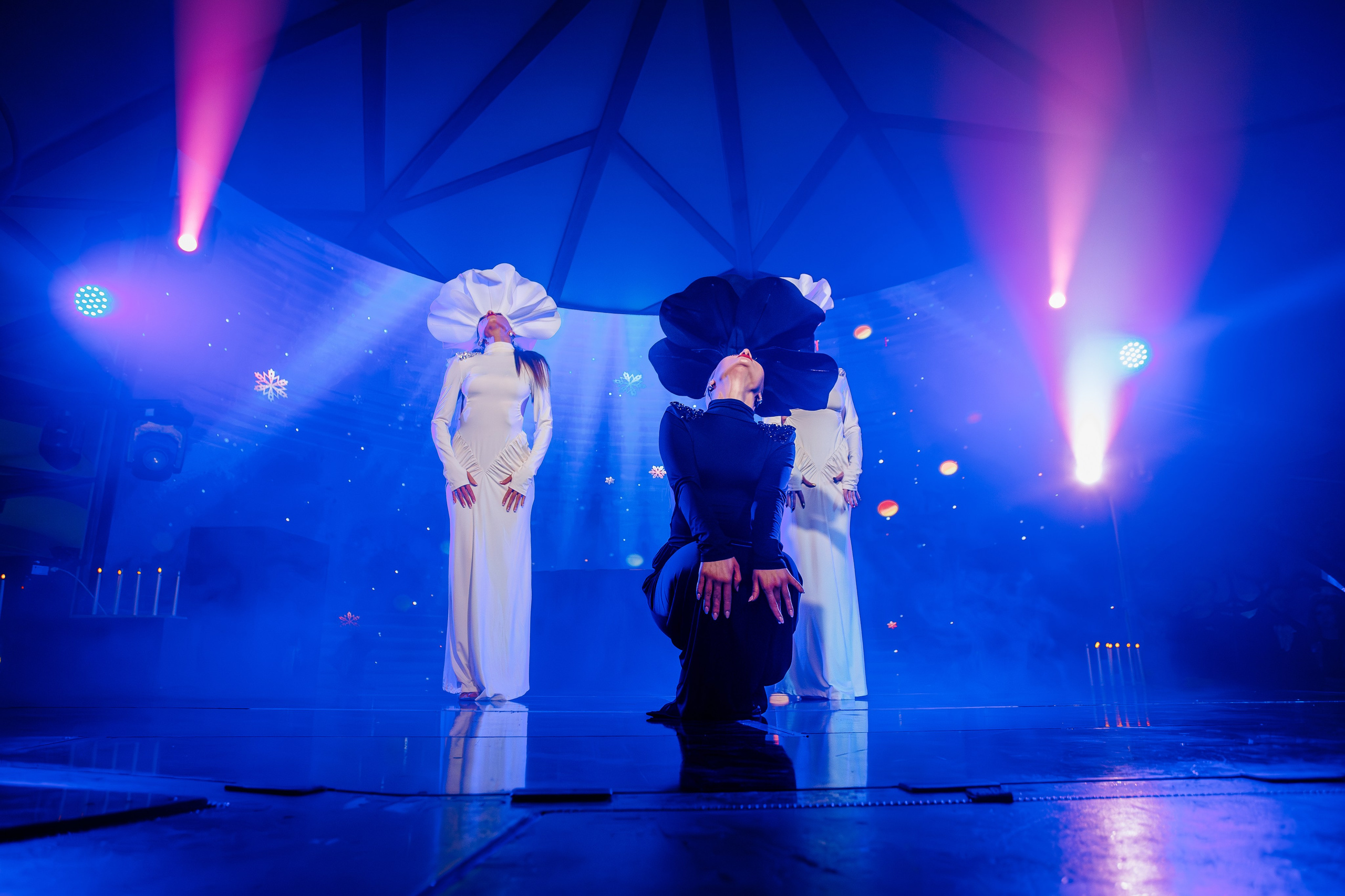 Новогодняя шоу-программа «MAGIC TIME» в PTIZZA BAR_Ялта_31.12.2025. Аминов Руслан | Фотограф