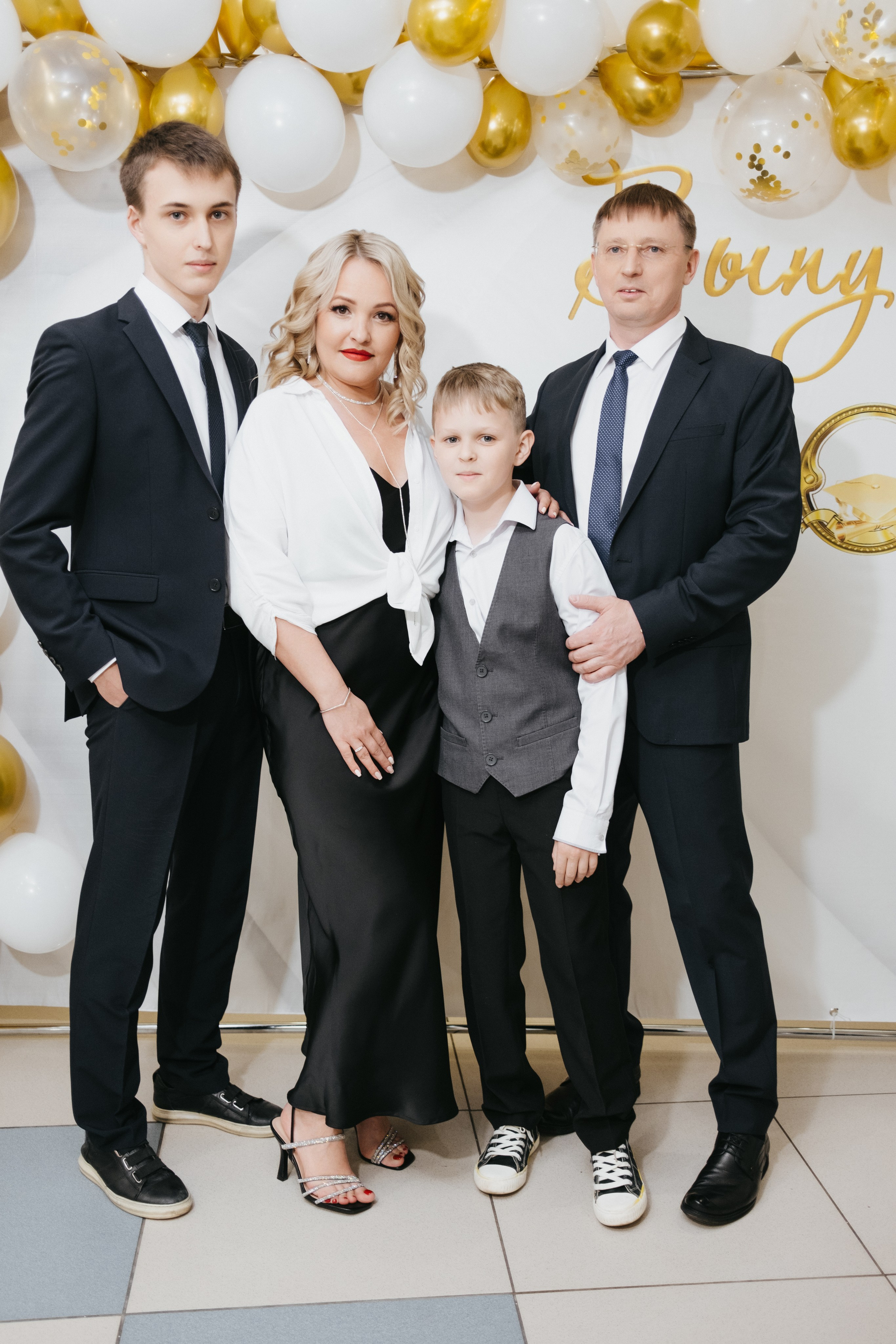 Выпускной 11 класс школы № 30. Свадебный и репортажной фотограф Денис Ожигин в Краснодаре и Краснодарском крае