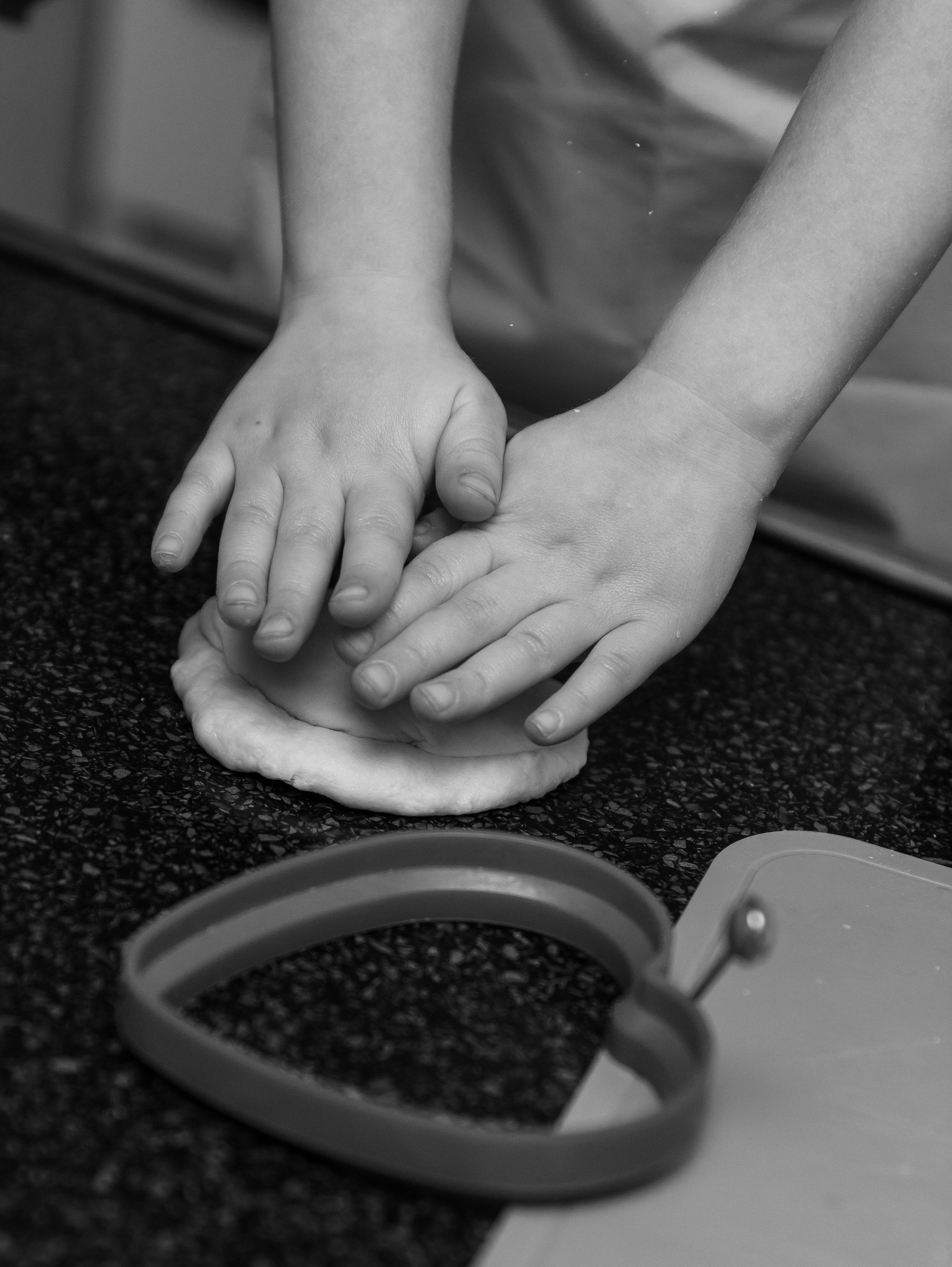 Бабушка и внуки пекут. Фотограф текстиля в Москве Ольга Иванова