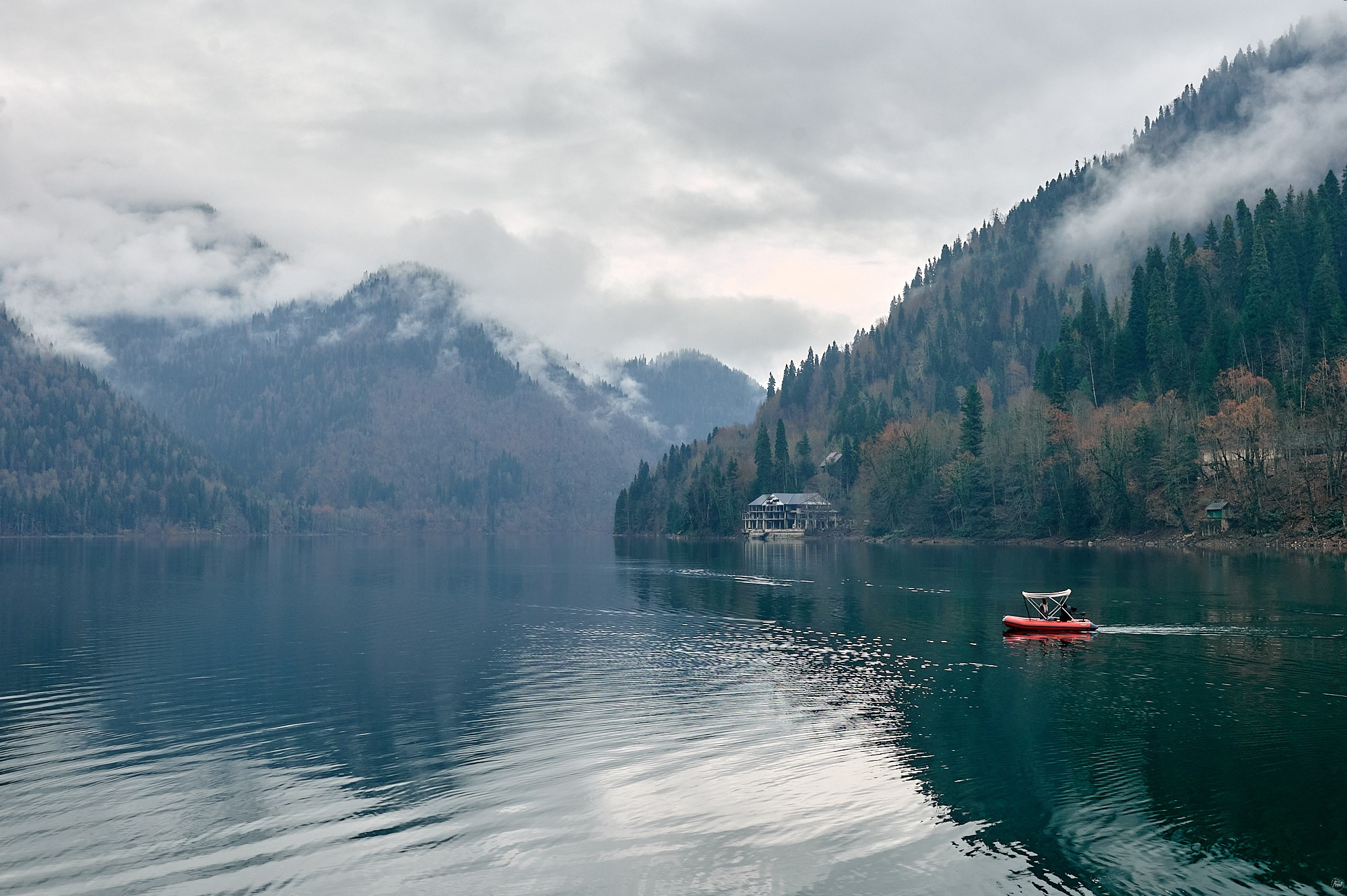 Озеро Рица, Абхазия. Декабрь 2024. Фотографии отовсюду и обо всем
