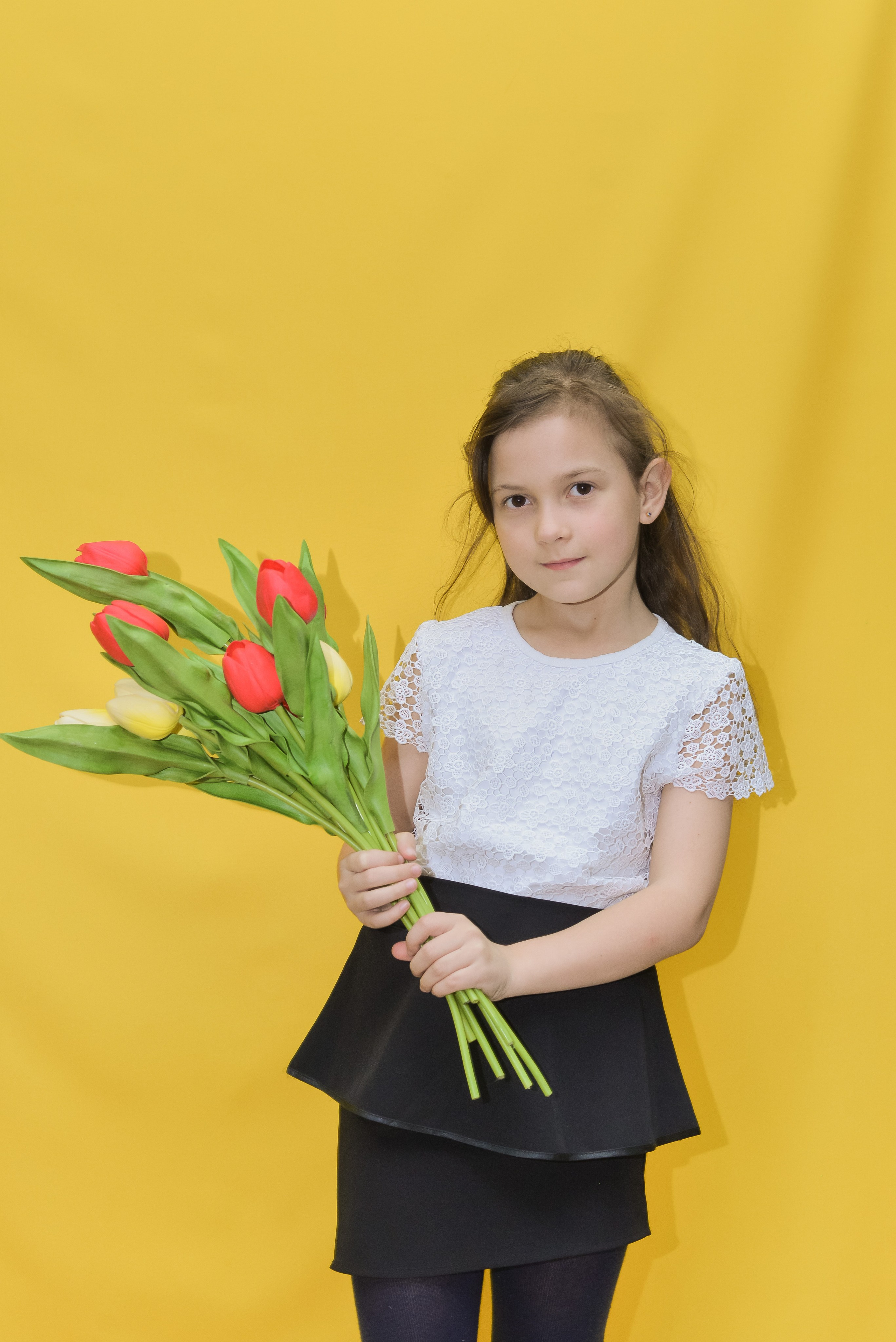 2 класс. На жёлтом фоне. «Веселые карандаши». Детский и школьный фотограф в Костанае Рабига Сейткенова