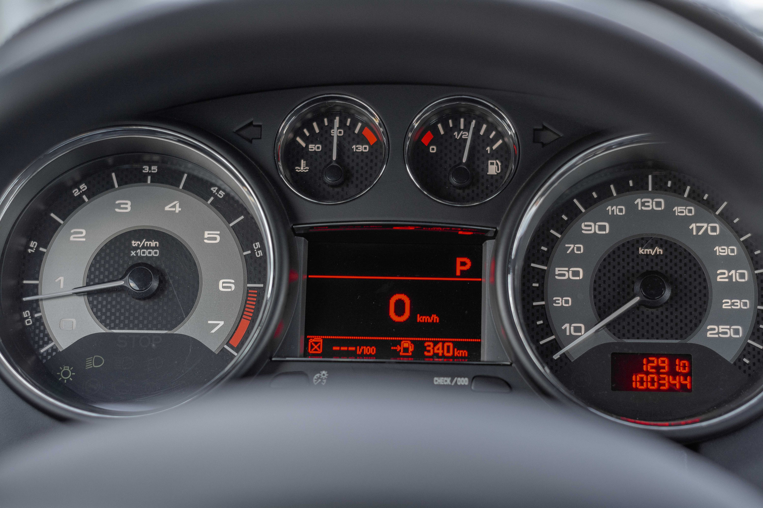 Peugeot ZRC. Автомобильный и интерьерный фотограф в Минске Александр Тагаев