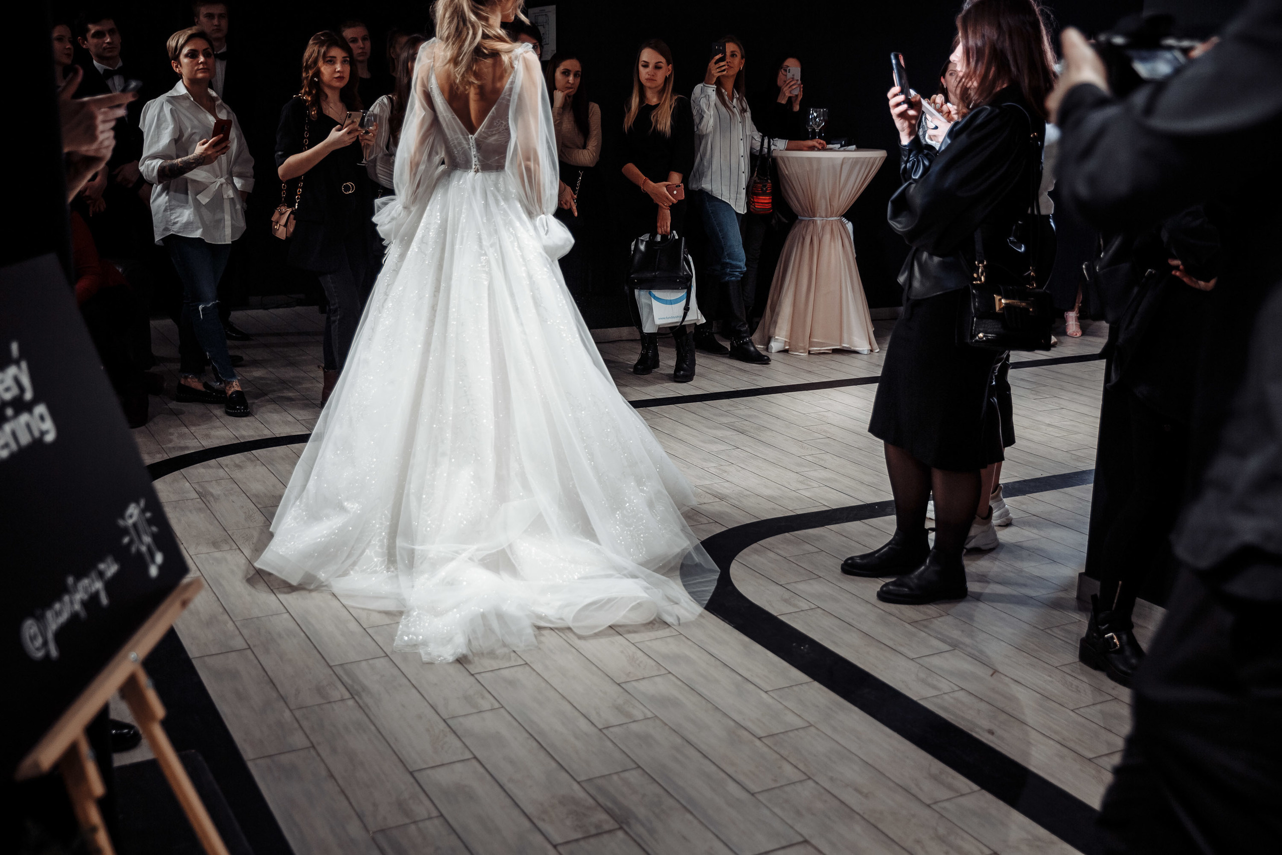 Показ свадебные платья москва. Антон Прокопенков Свадебный Фотограф +7(916) 013-35-12