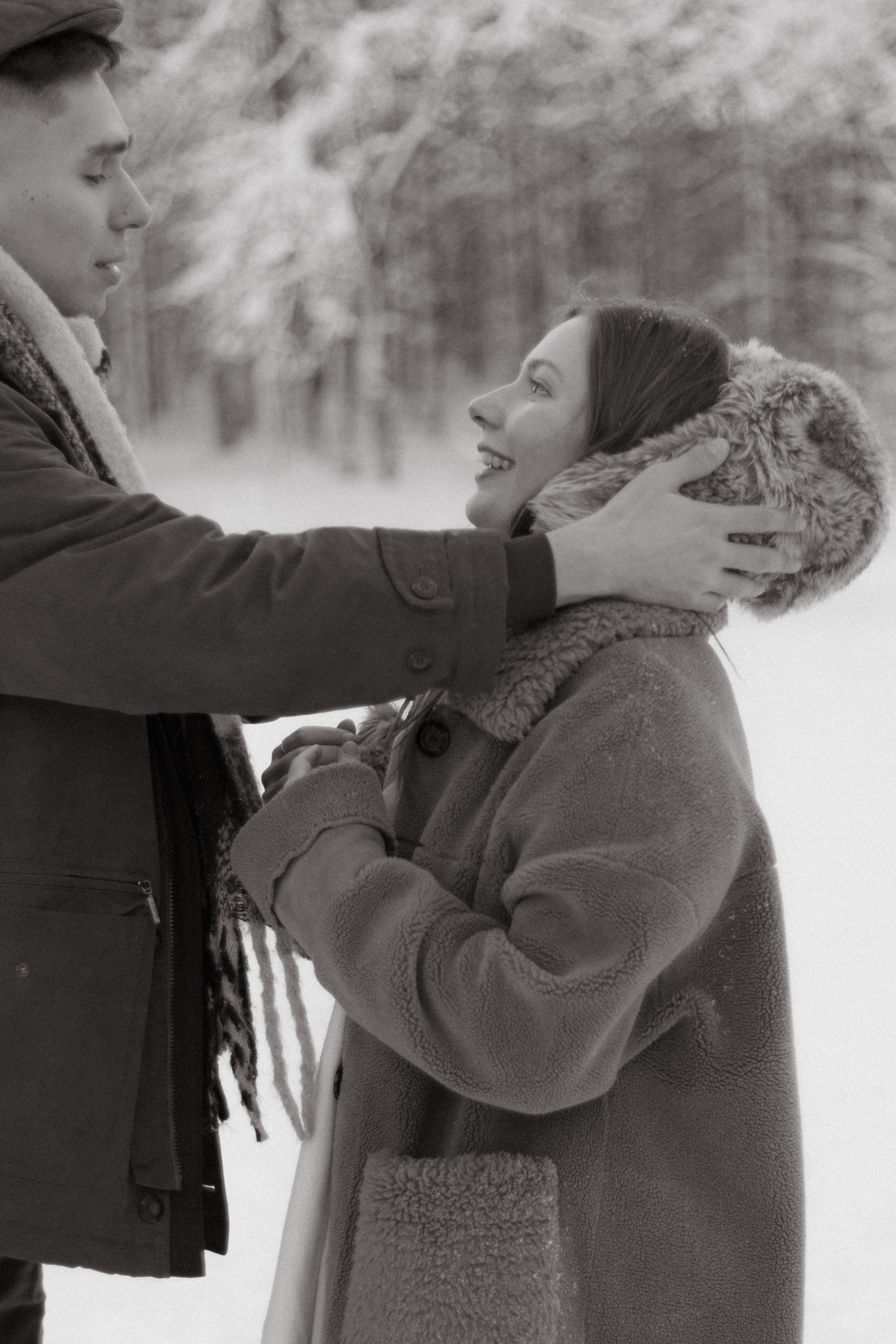 Фотосессия lovestory в снежном лесу в Калининграде. Портретный фотограф в Калининграде Рита Холодова