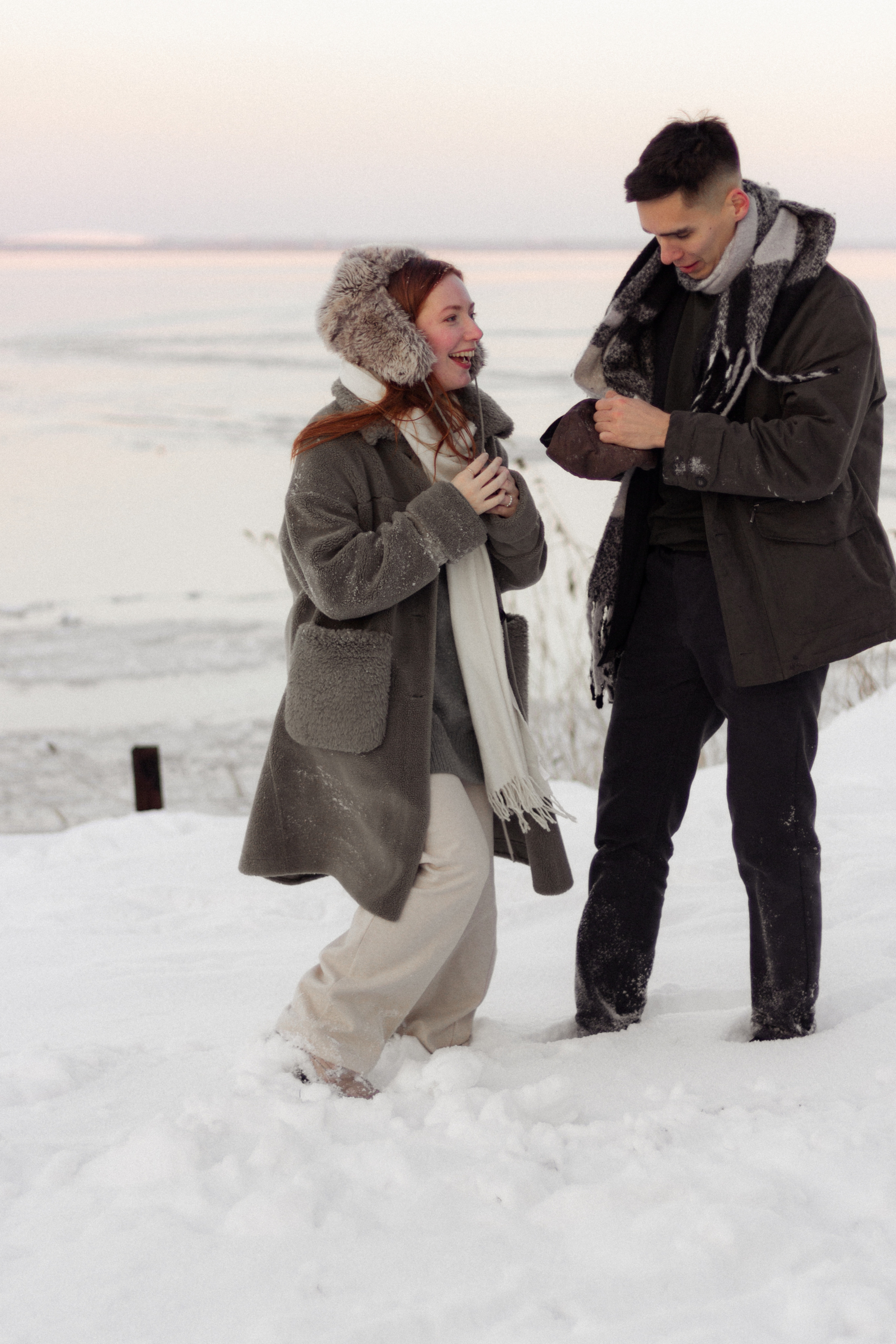 Фотосессия lovestory в снежном лесу в Калининграде. Портретный фотограф в Калининграде Рита Холодова