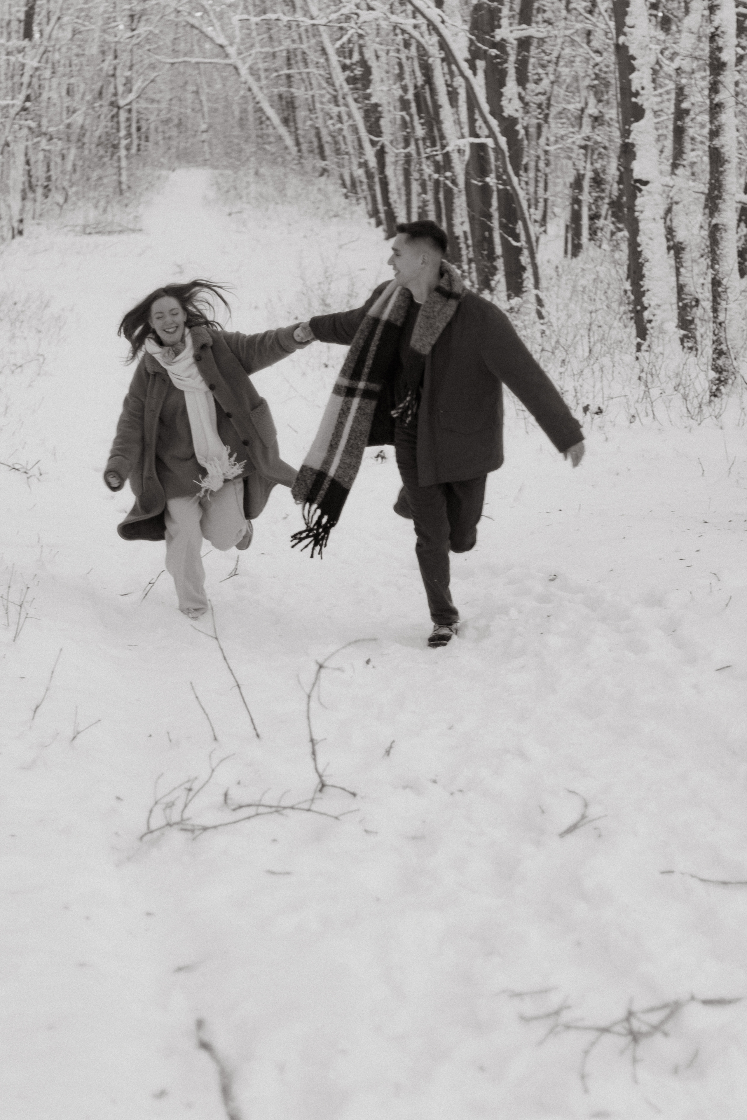 Фотосессия lovestory в снежном лесу в Калининграде. Портретный фотограф в Калининграде Рита Холодова