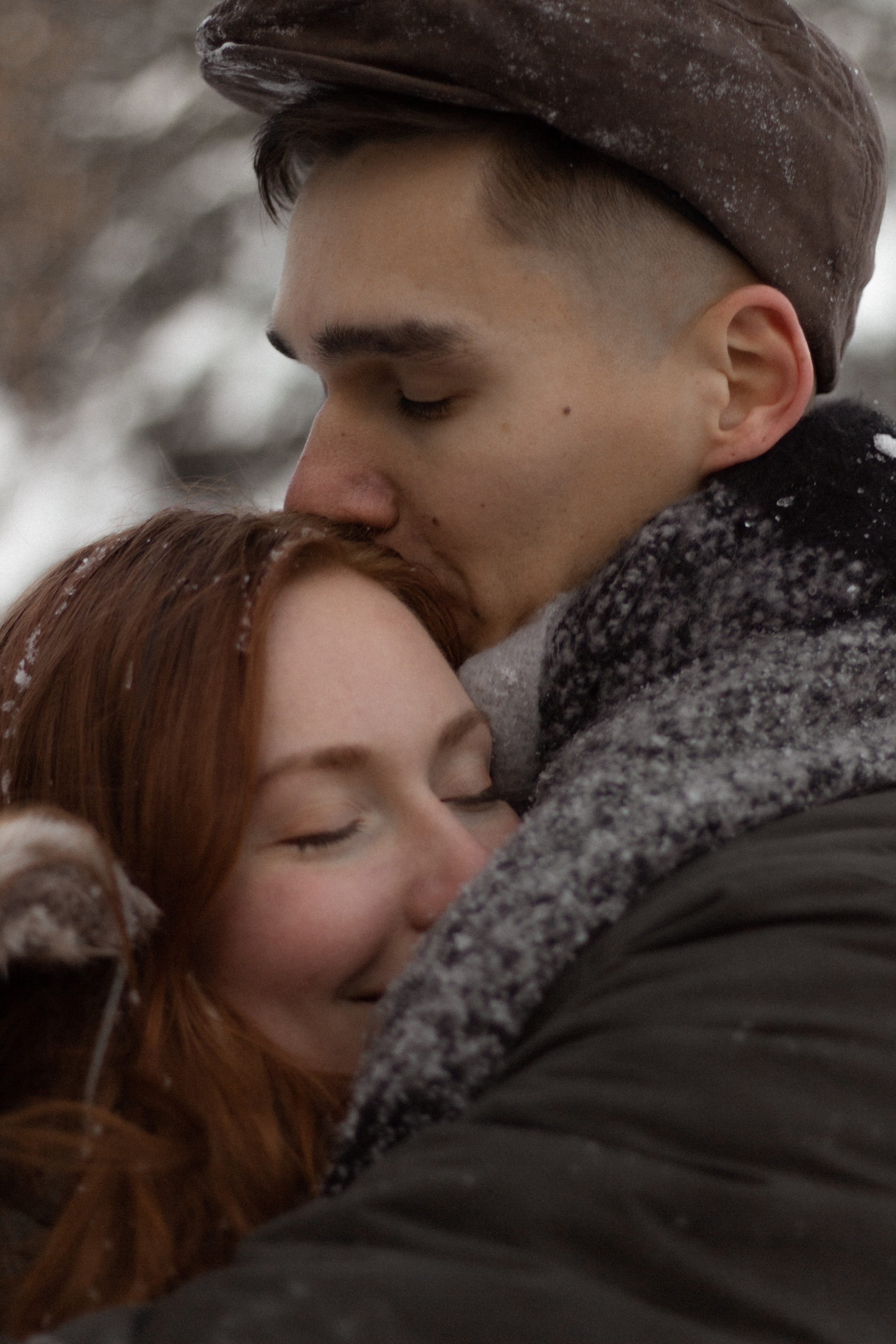 Фотосессия lovestory в снежном лесу в Калининграде. Портретный фотограф в Калининграде Рита Холодова