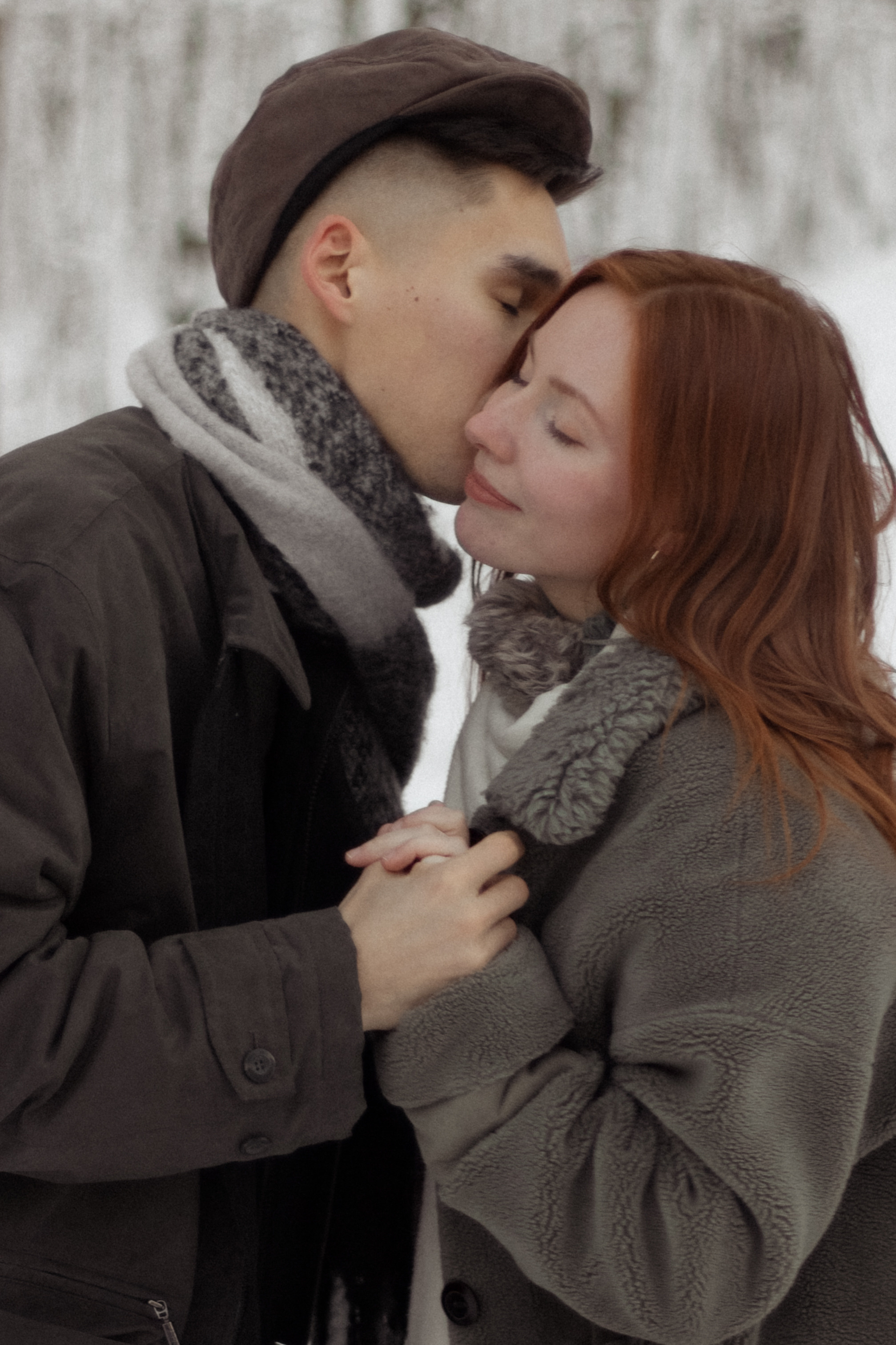 Фотосессия lovestory в снежном лесу в Калининграде. Портретный фотограф в Калининграде Рита Холодова