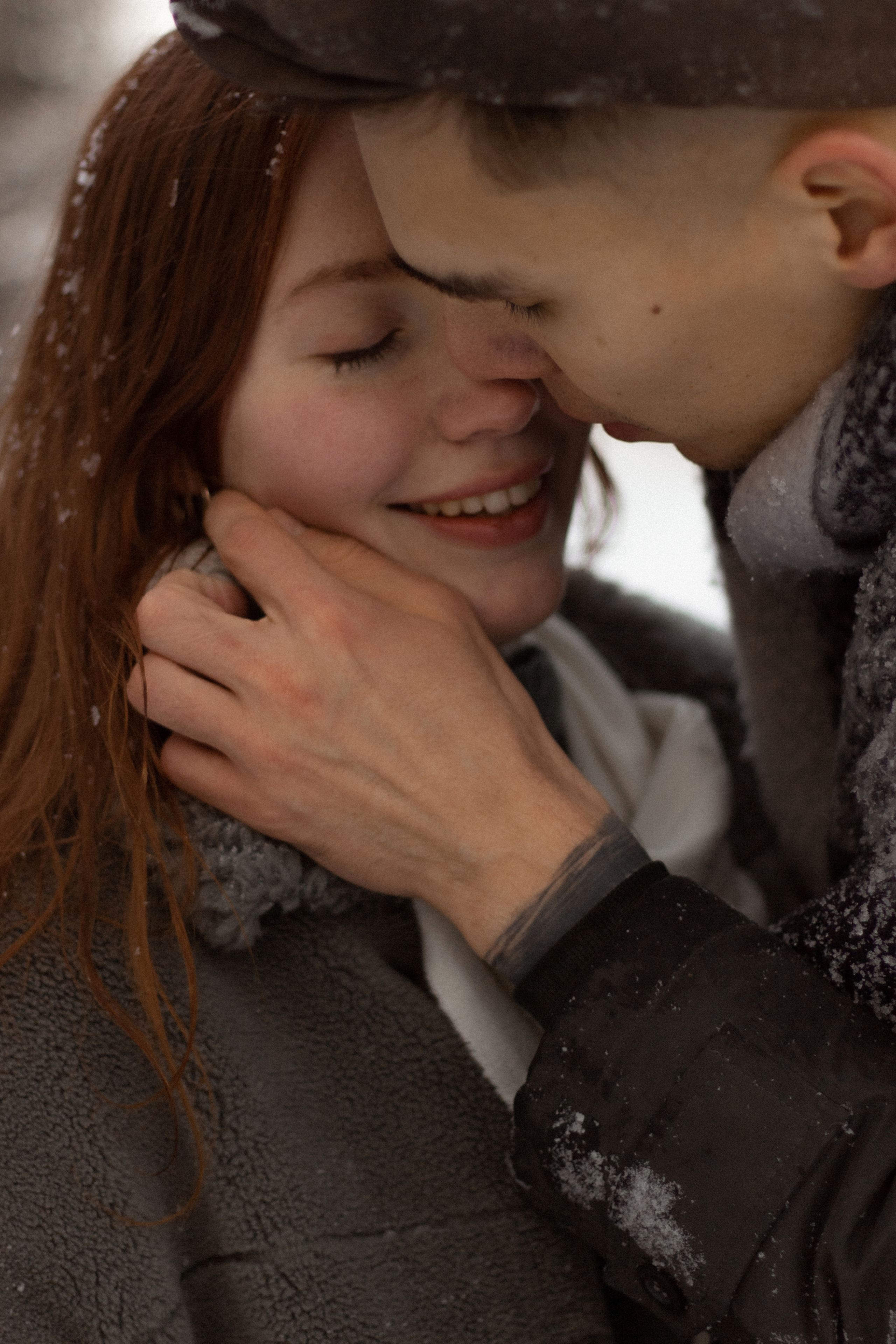 Фотосессия lovestory в снежном лесу в Калининграде. Портретный фотограф в Калининграде Рита Холодова