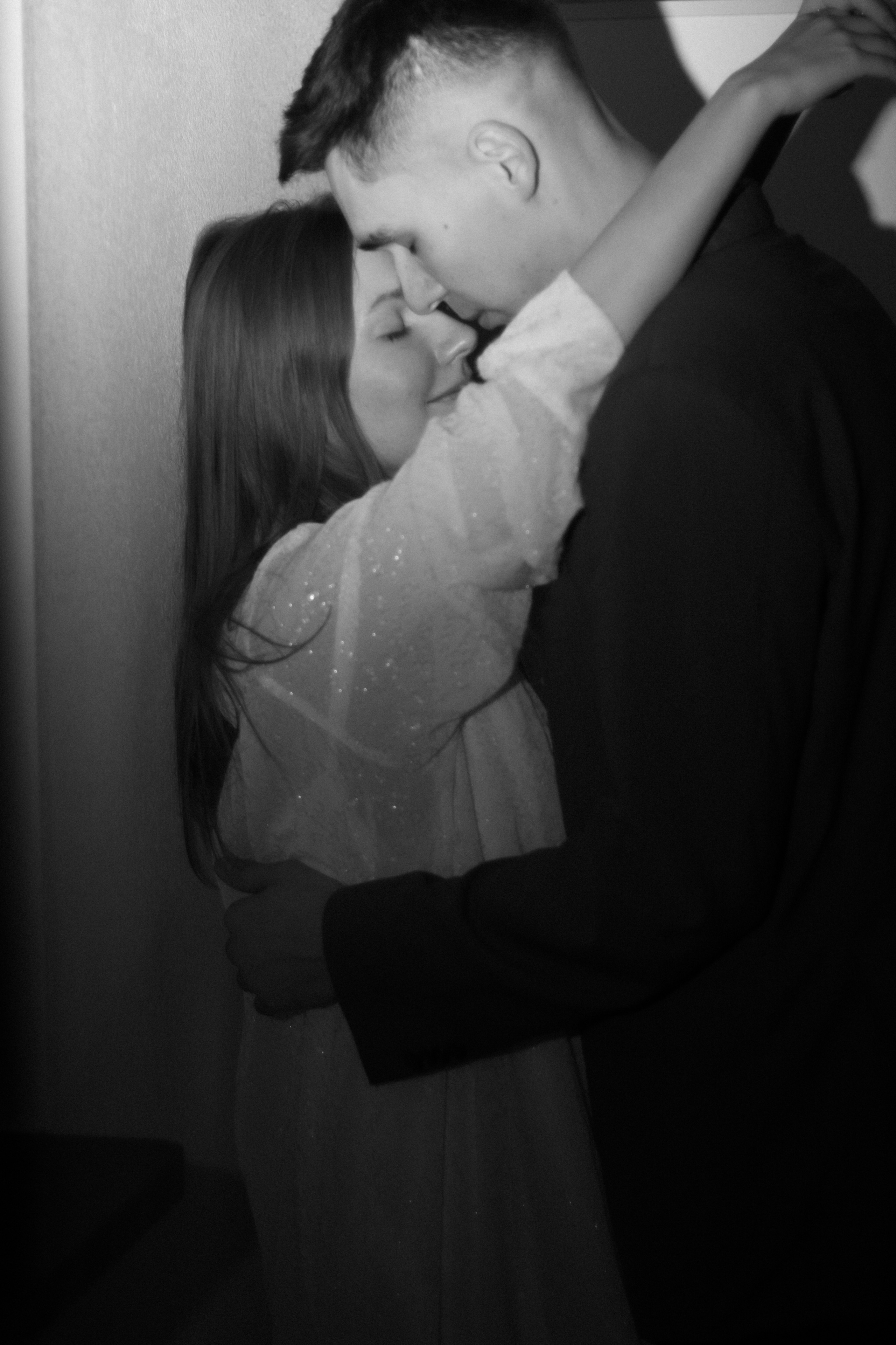 Фотосессия lovestory в снежном лесу в Калининграде. Портретный фотограф в Калининграде Рита Холодова