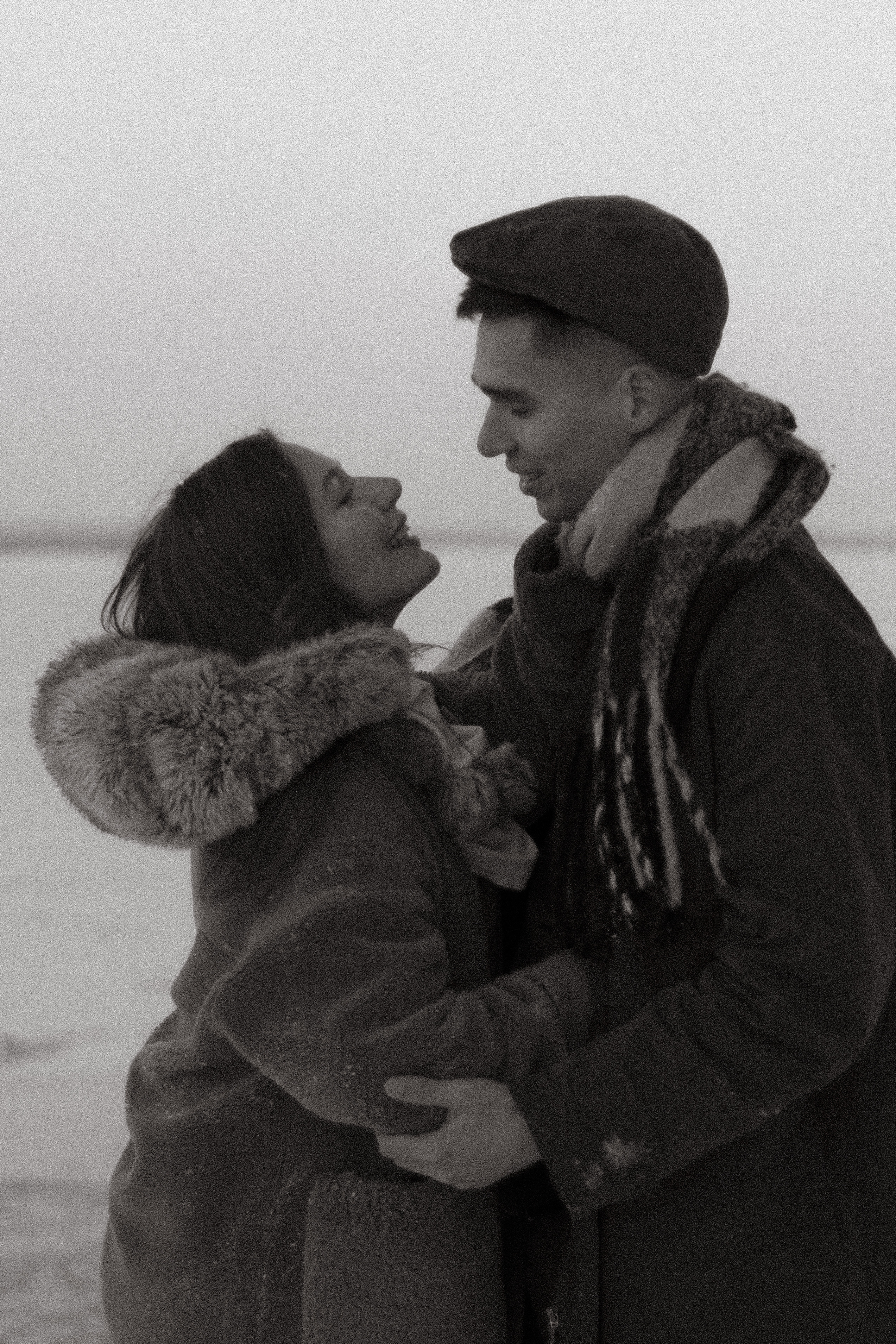 Фотосессия lovestory в снежном лесу в Калининграде. Портретный фотограф в Калининграде Рита Холодова