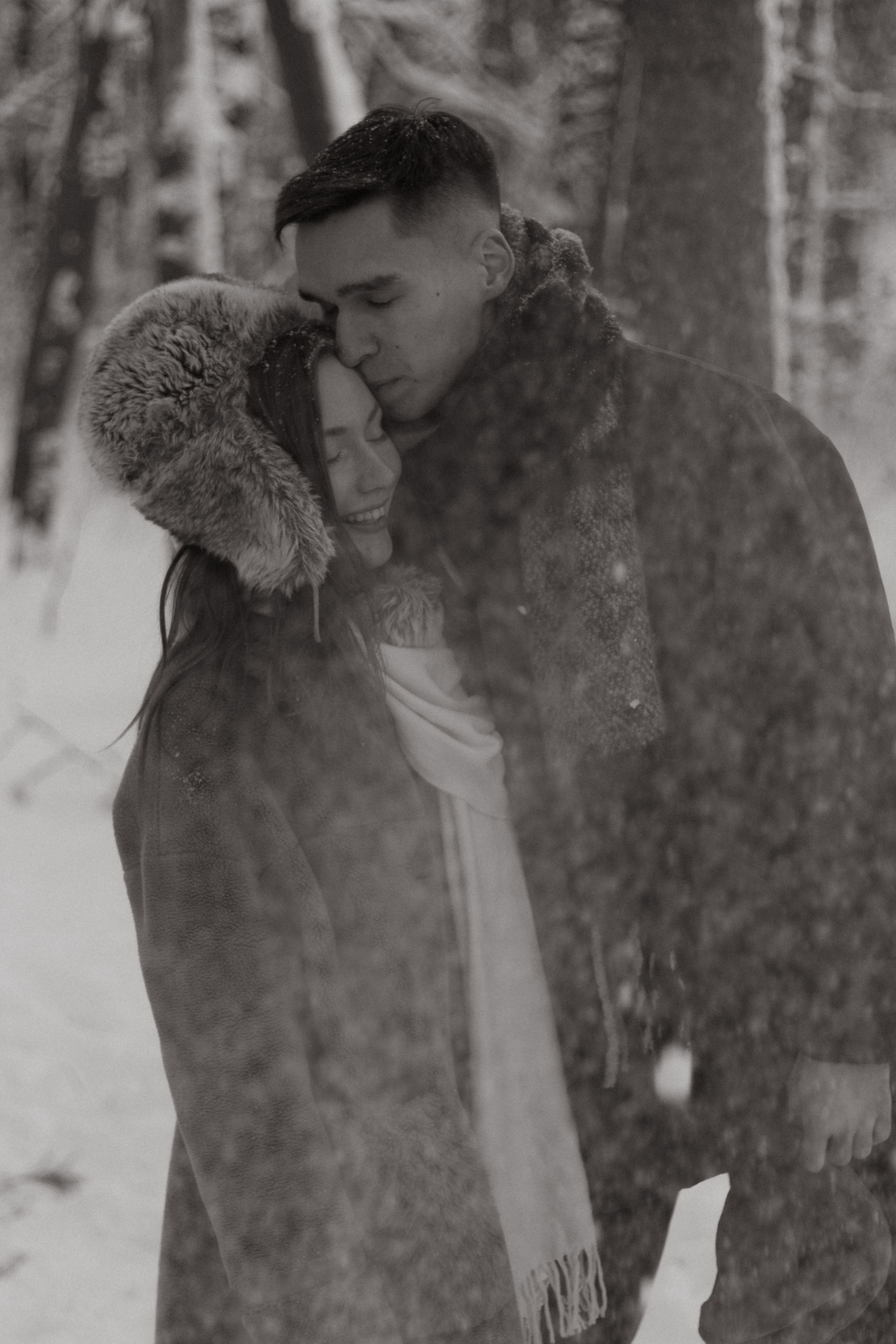 Фотосессия lovestory в снежном лесу в Калининграде. Портретный фотограф в Калининграде Рита Холодова