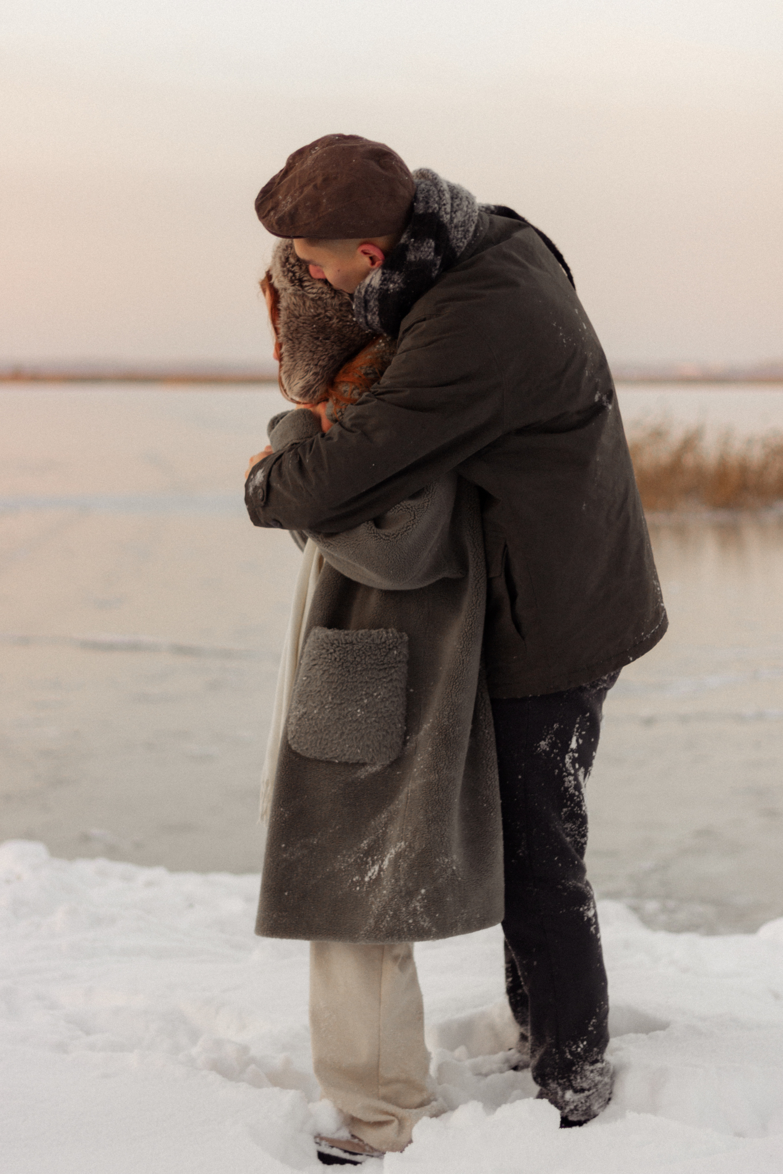 Фотосессия lovestory в снежном лесу в Калининграде. Портретный фотограф в Калининграде Рита Холодова