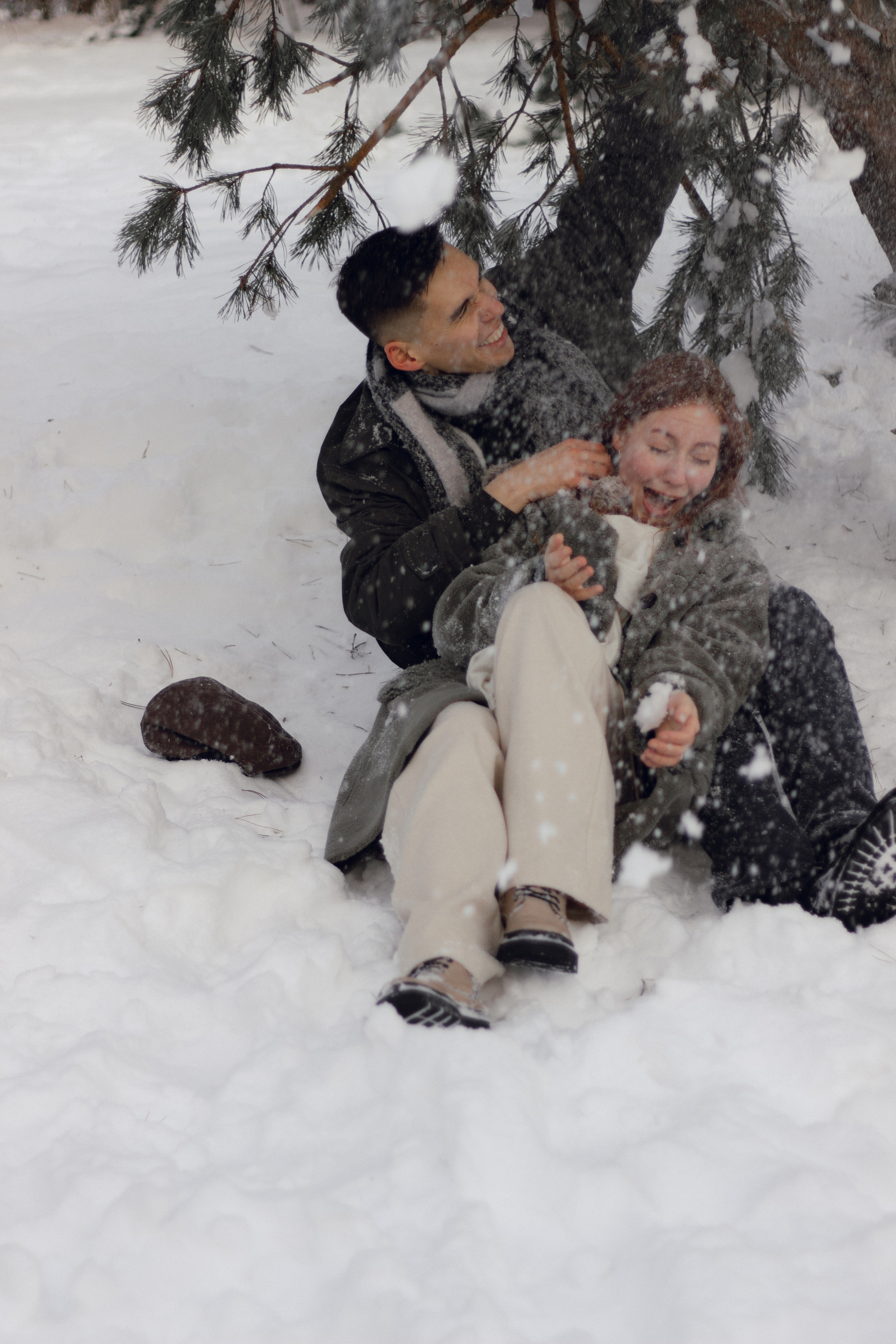 Фотосессия lovestory в снежном лесу в Калининграде. Портретный фотограф в Калининграде Рита Холодова