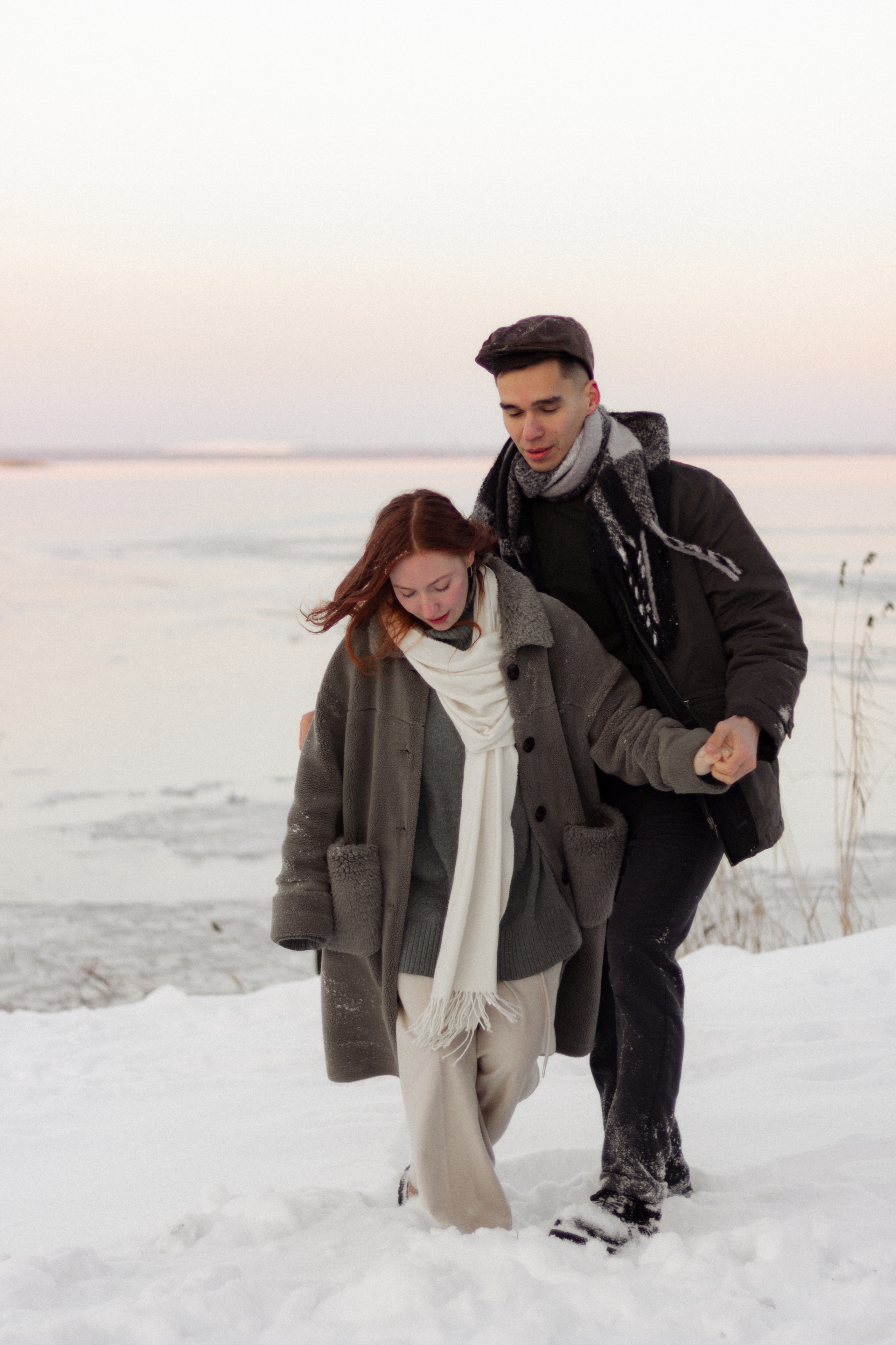 Фотосессия lovestory в снежном лесу в Калининграде. Портретный фотограф в Калининграде Рита Холодова