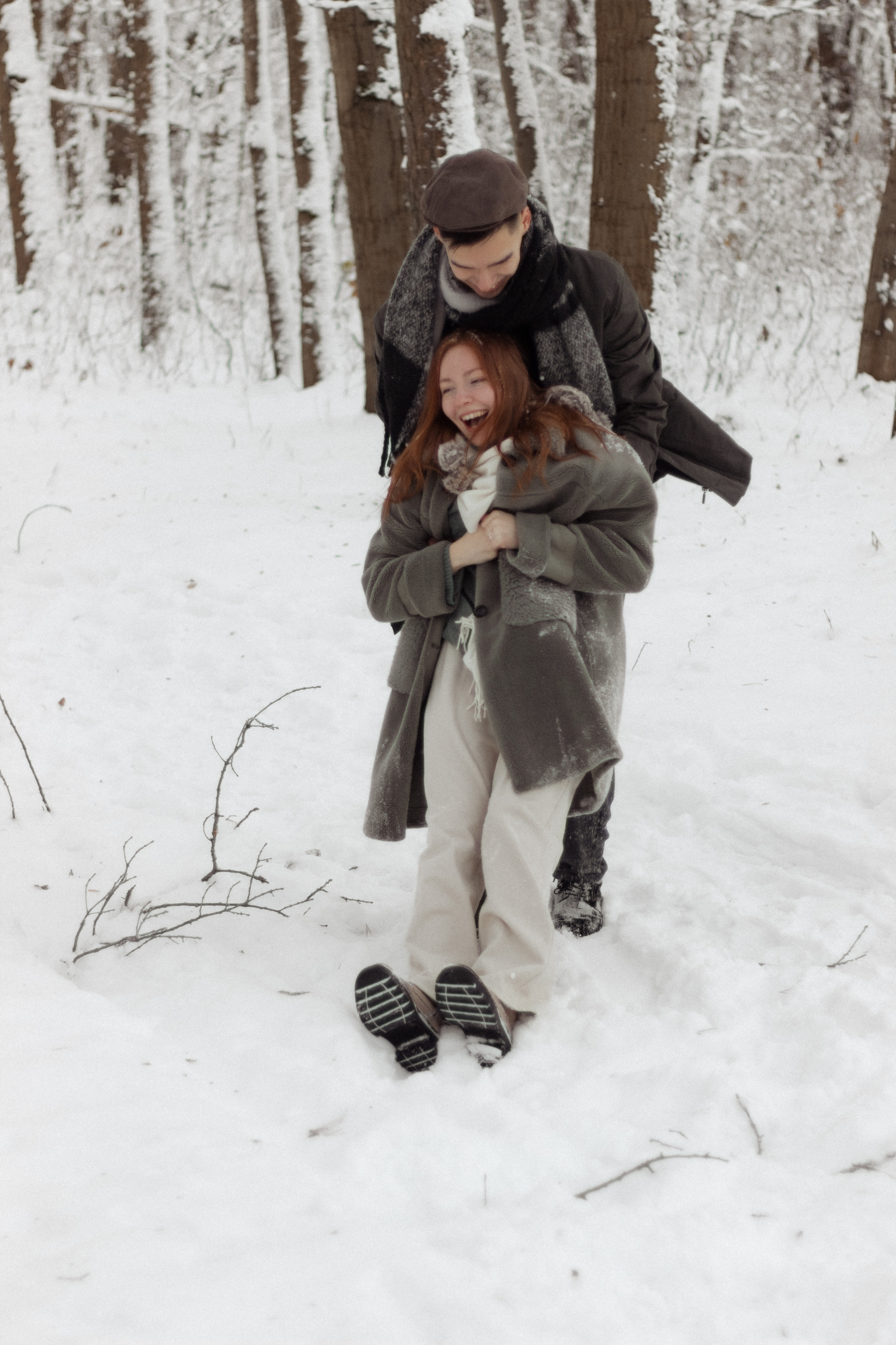 Фотосессия lovestory в снежном лесу в Калининграде. Портретный фотограф в Калининграде Рита Холодова