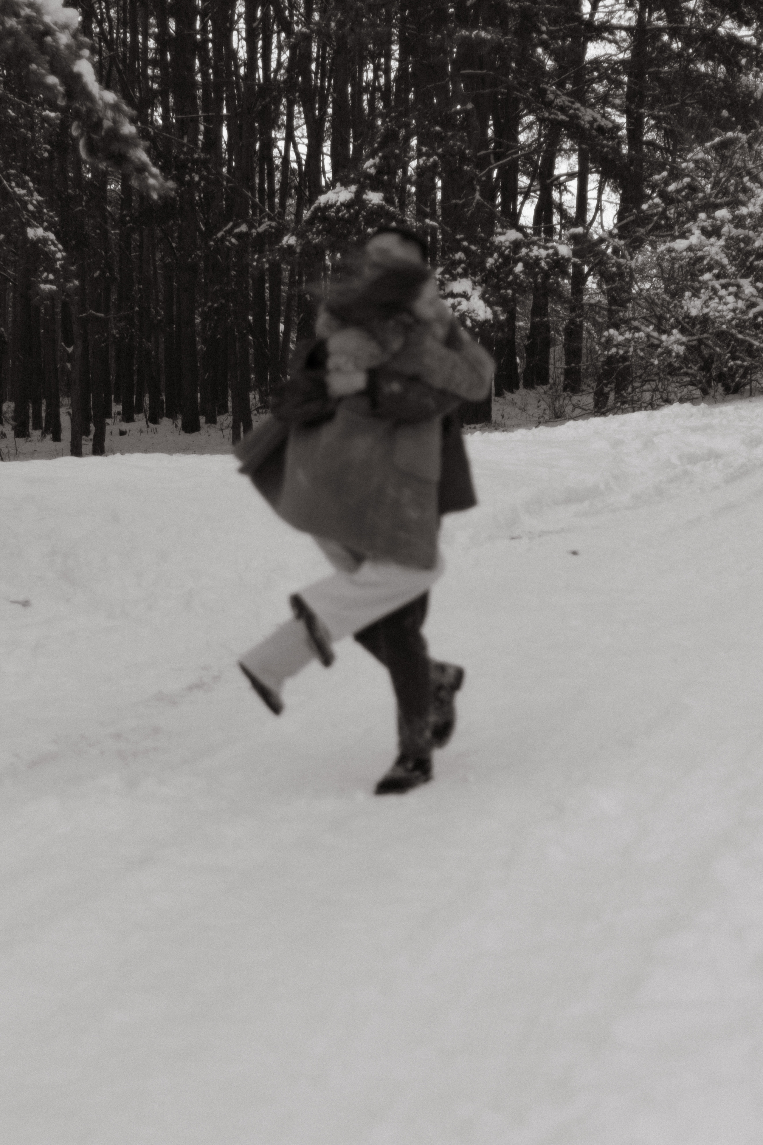 Фотосессия lovestory в снежном лесу в Калининграде. Портретный фотограф в Калининграде Рита Холодова