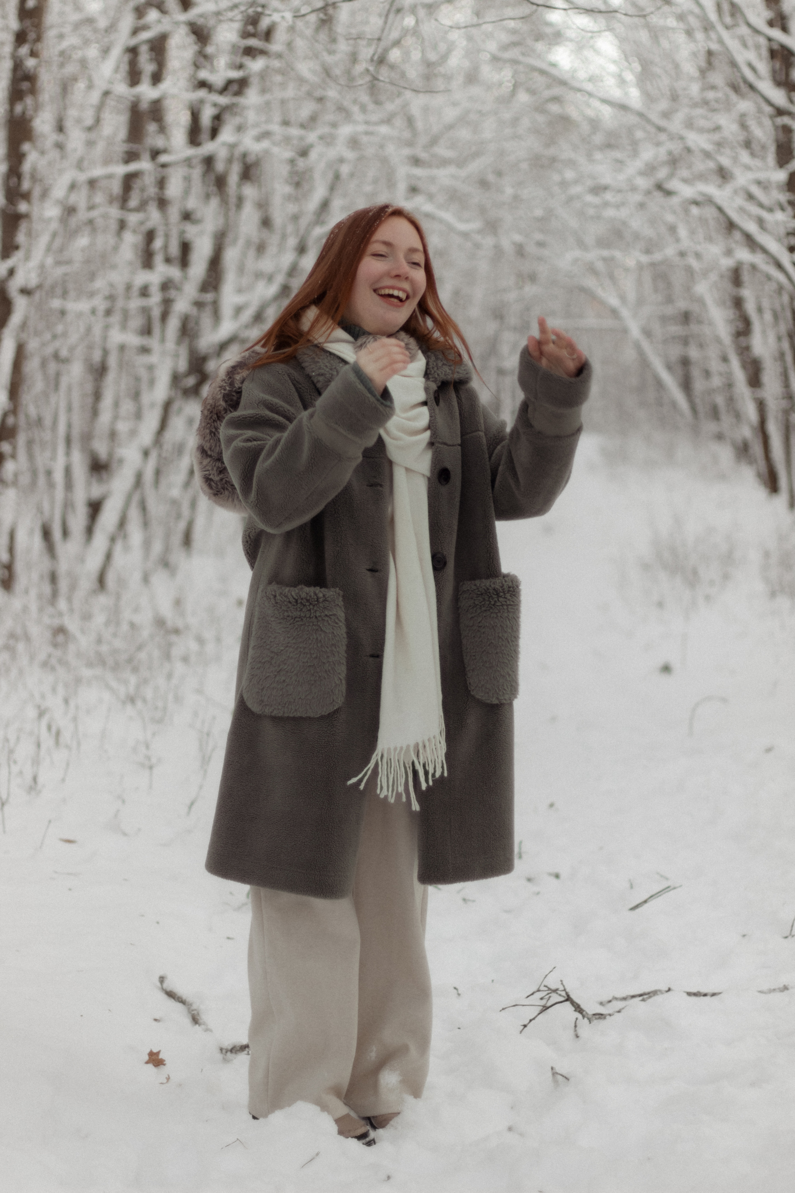 Фотосессия lovestory в снежном лесу в Калининграде. Портретный фотограф в Калининграде Рита Холодова