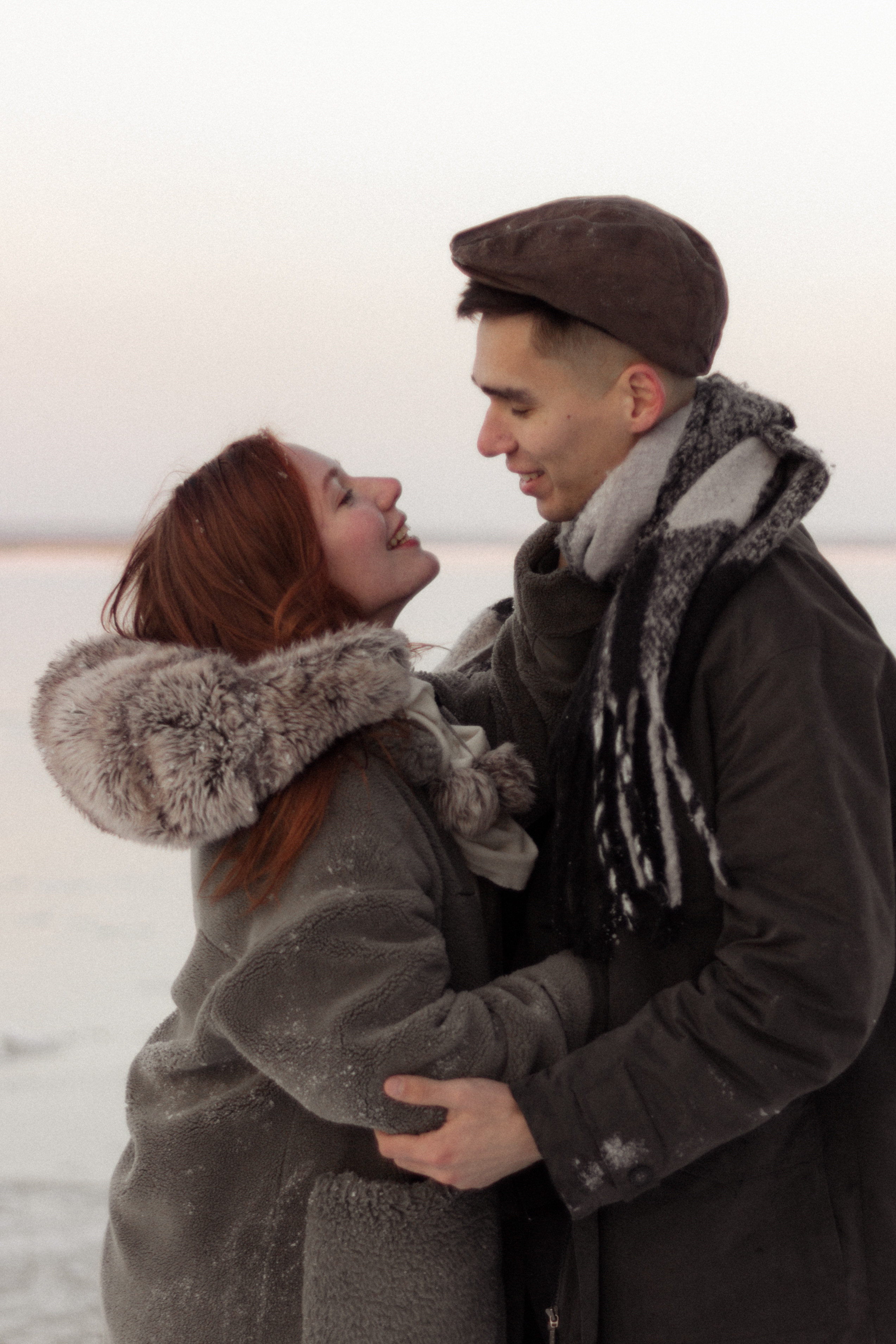 Фотосессия lovestory в снежном лесу в Калининграде. Портретный фотограф в Калининграде Рита Холодова