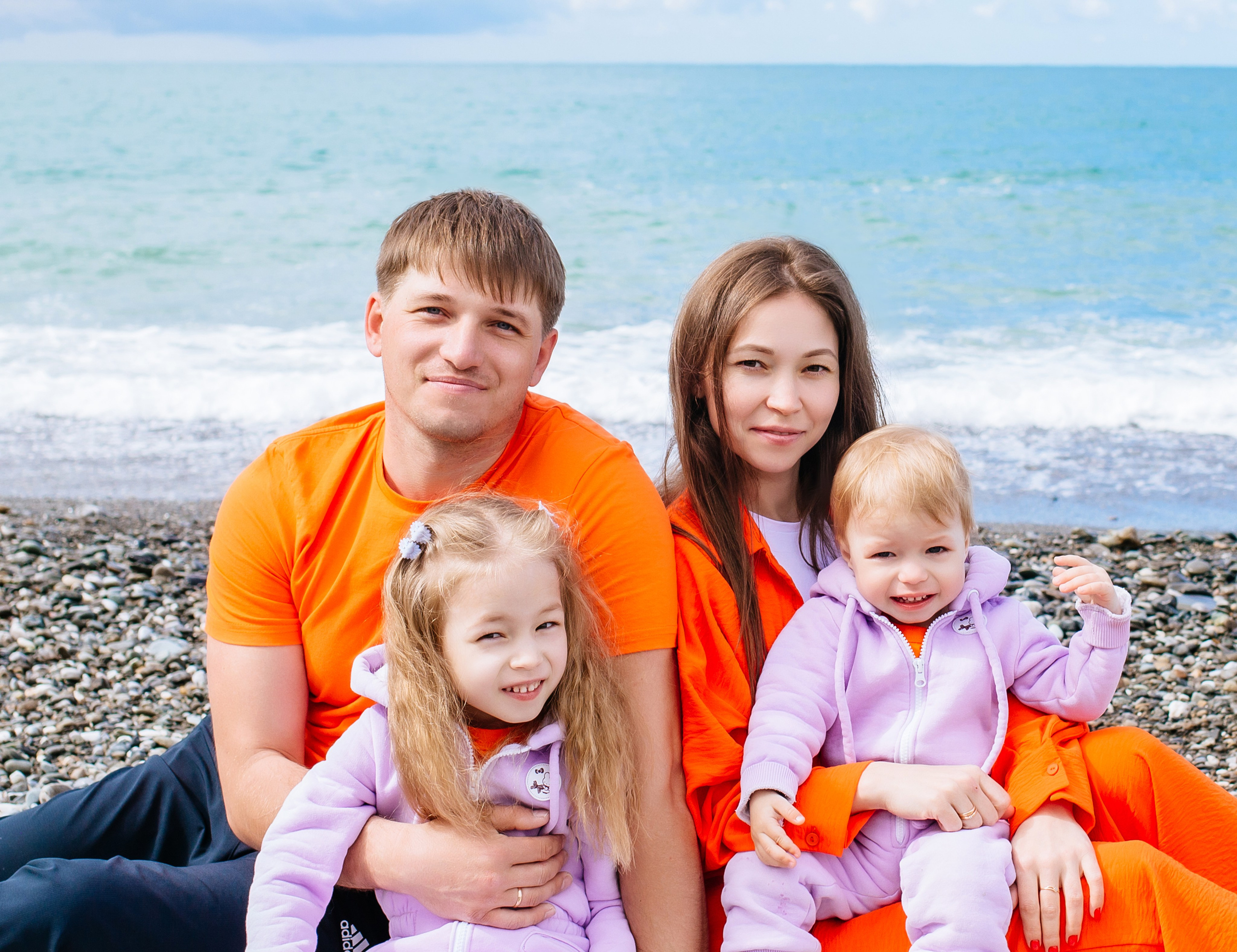 Семейная фотосессия на берегу моря в Сочи. Фотограф Сочи Адлер. Солькаева Анастасия