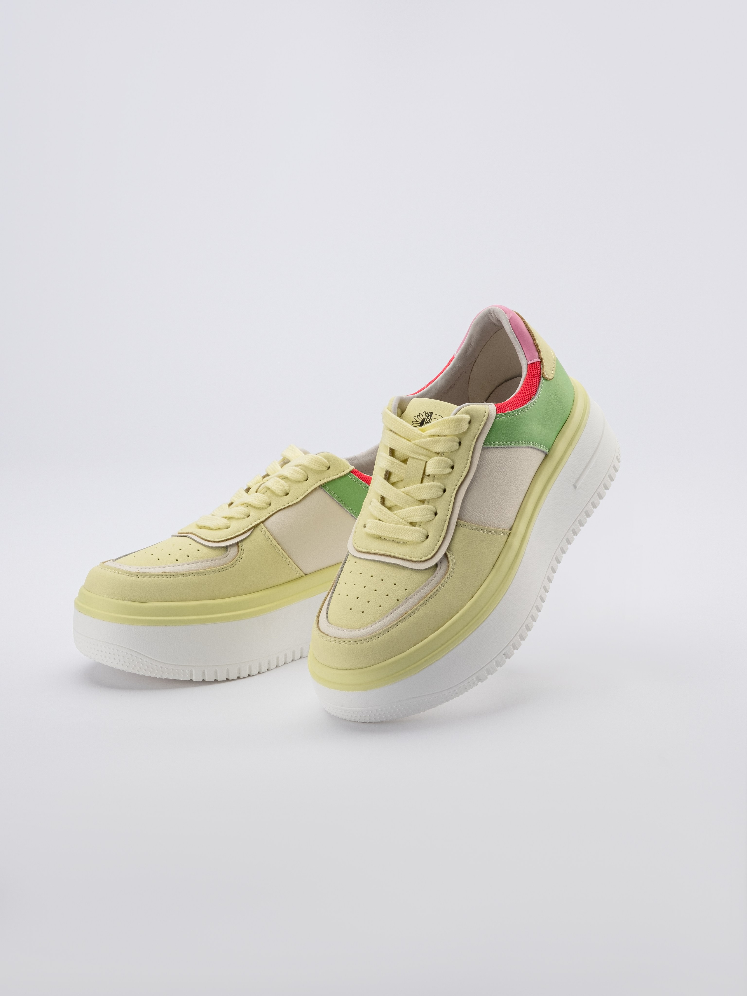 Одежда и обувь. Food и предметный фотограф Никита Алексеев