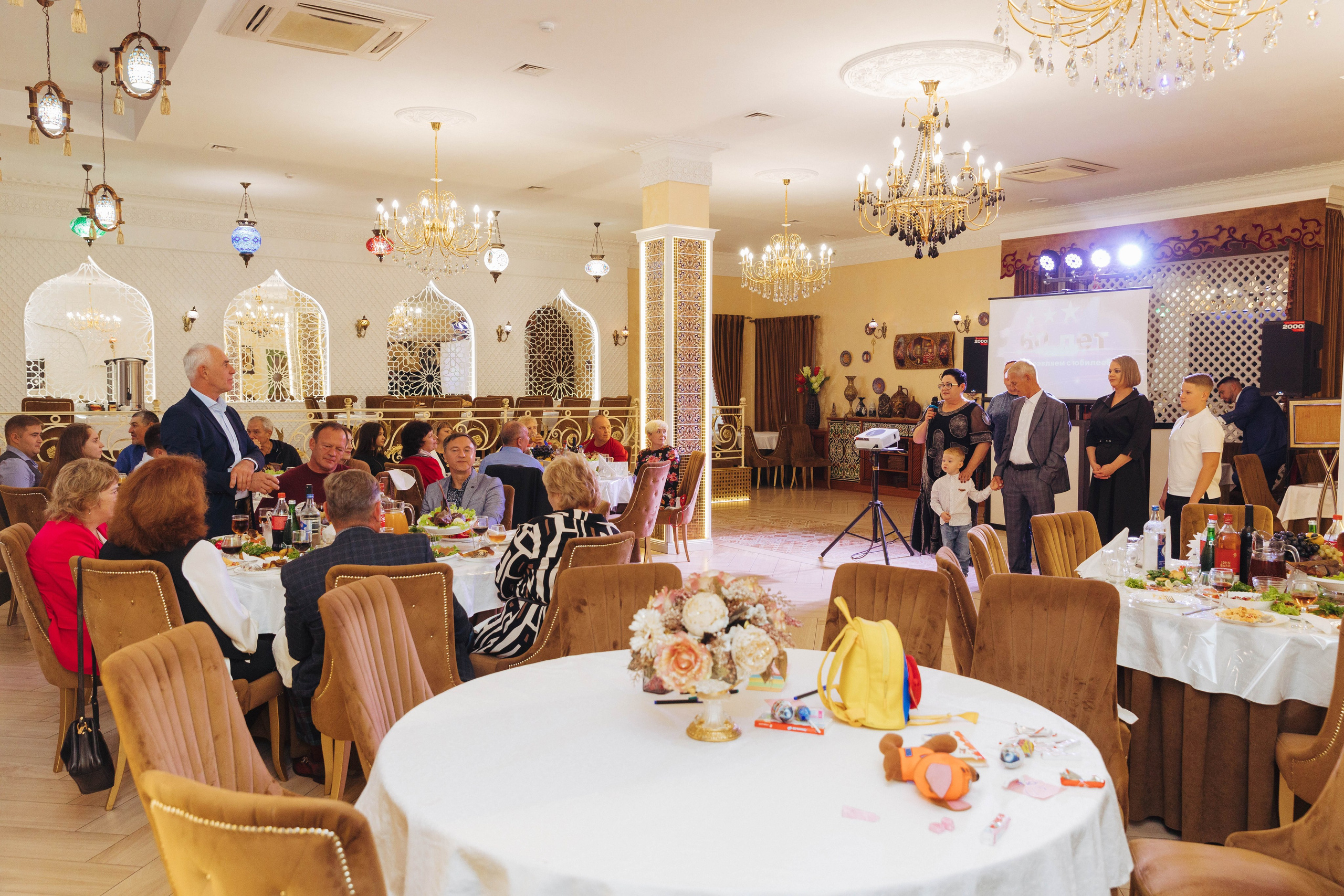 60 лет. Я Аракчеева Менслу — семейный и свадебный фотограф в Астрахани