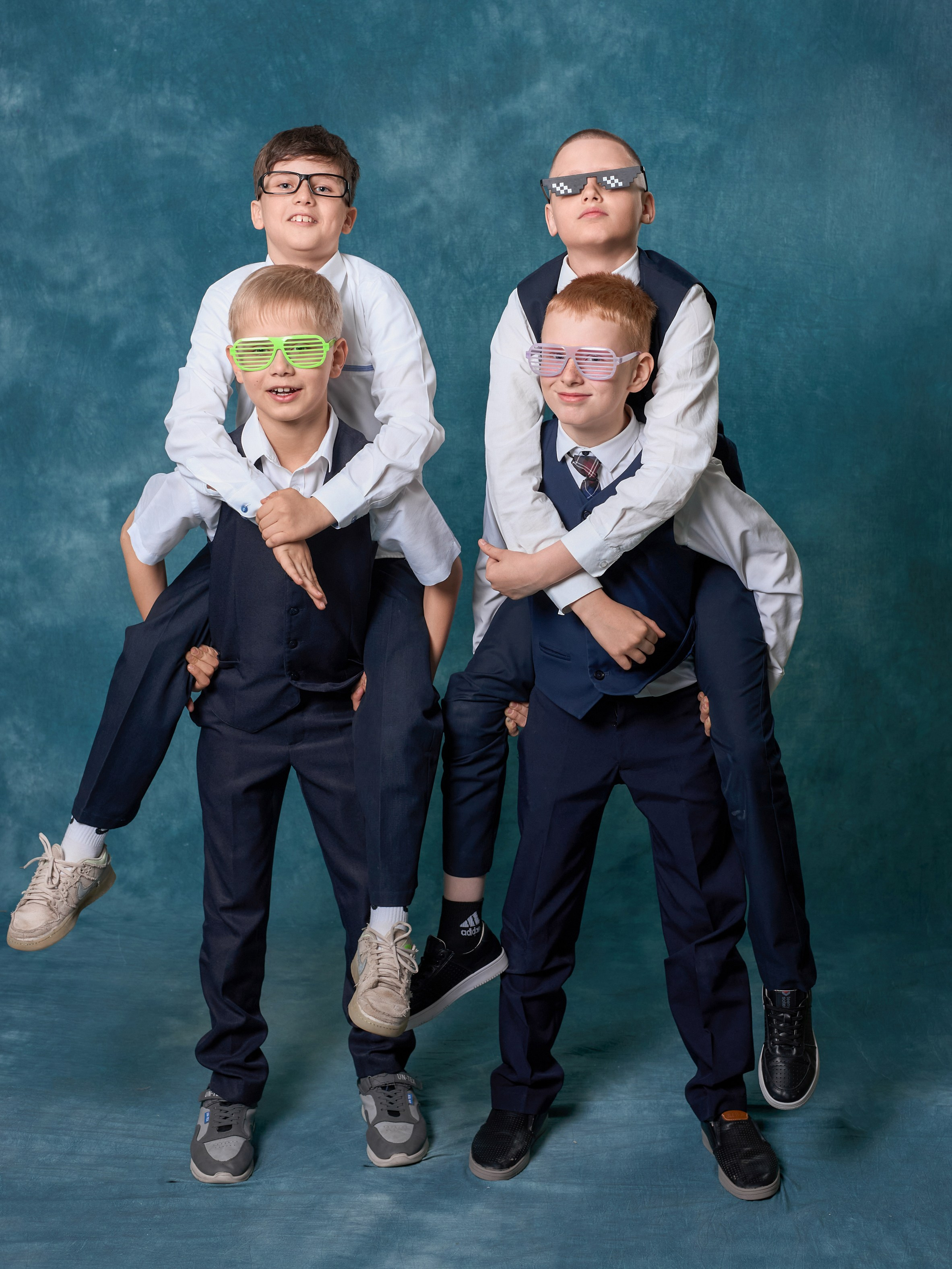 Школьный альбом "Кубы бирюза". Выпускные альбомы в Тюмени для школ, садов, вузов спортивных секций