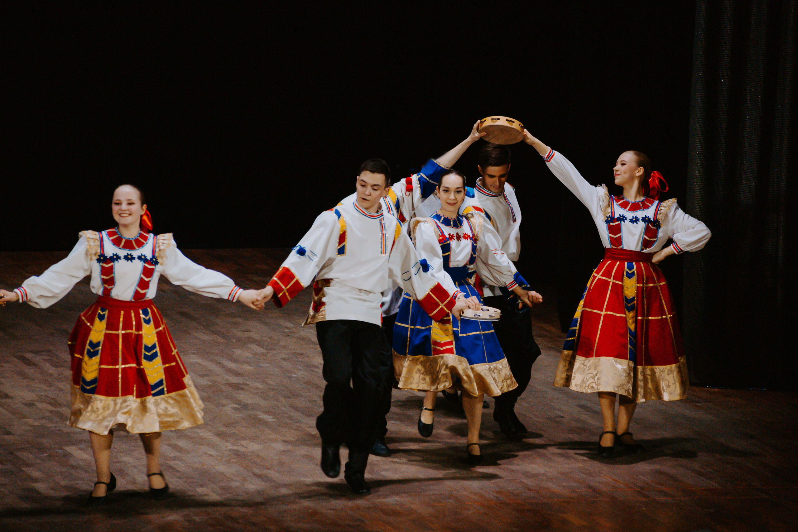 «Уральский сувенир». Концерт танцевальной студии. Фотограф в Челябинске Ополихина Анна