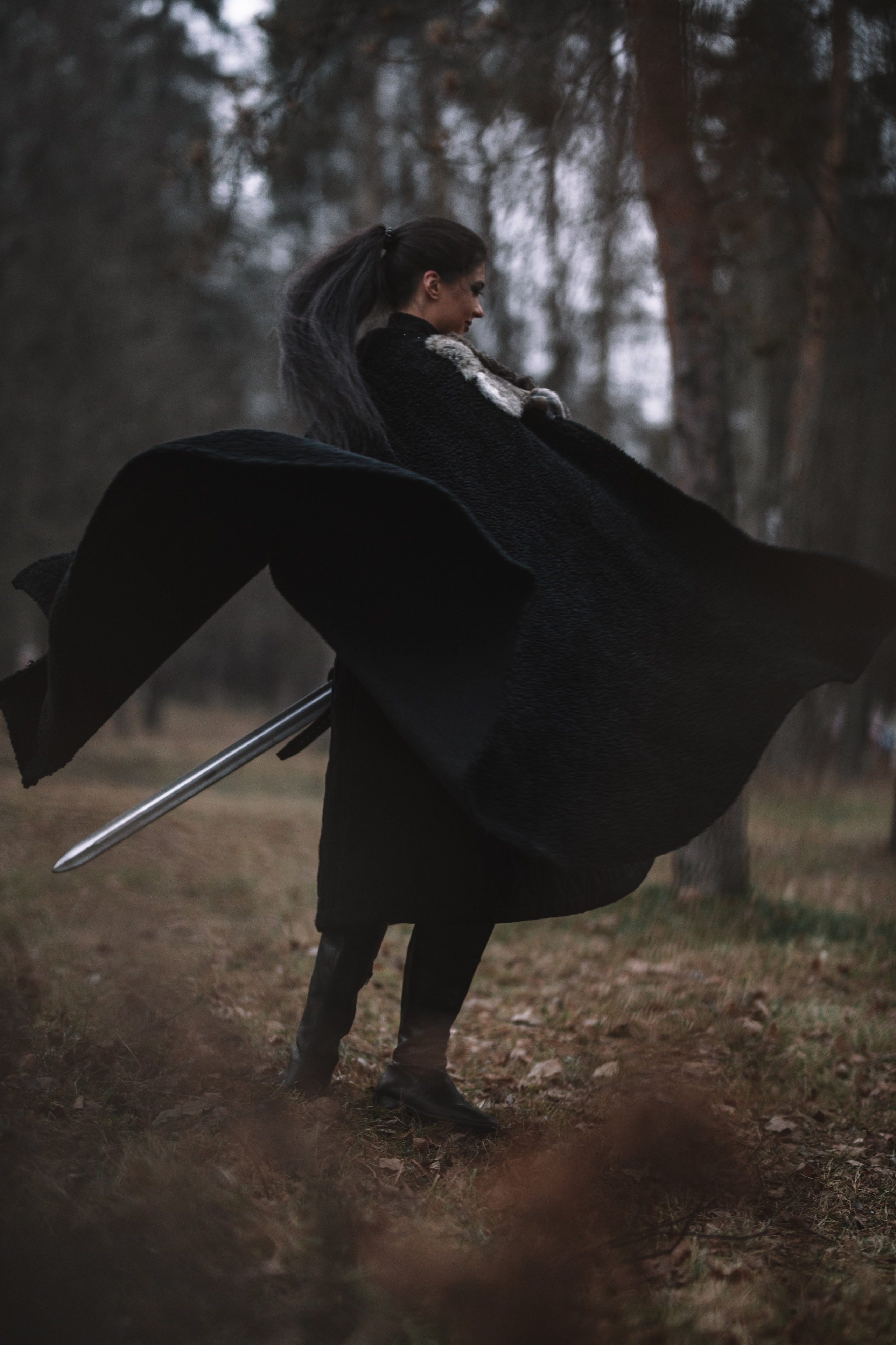 Наташа с фризом в костюме викинга. Фотосессии с лошадьми