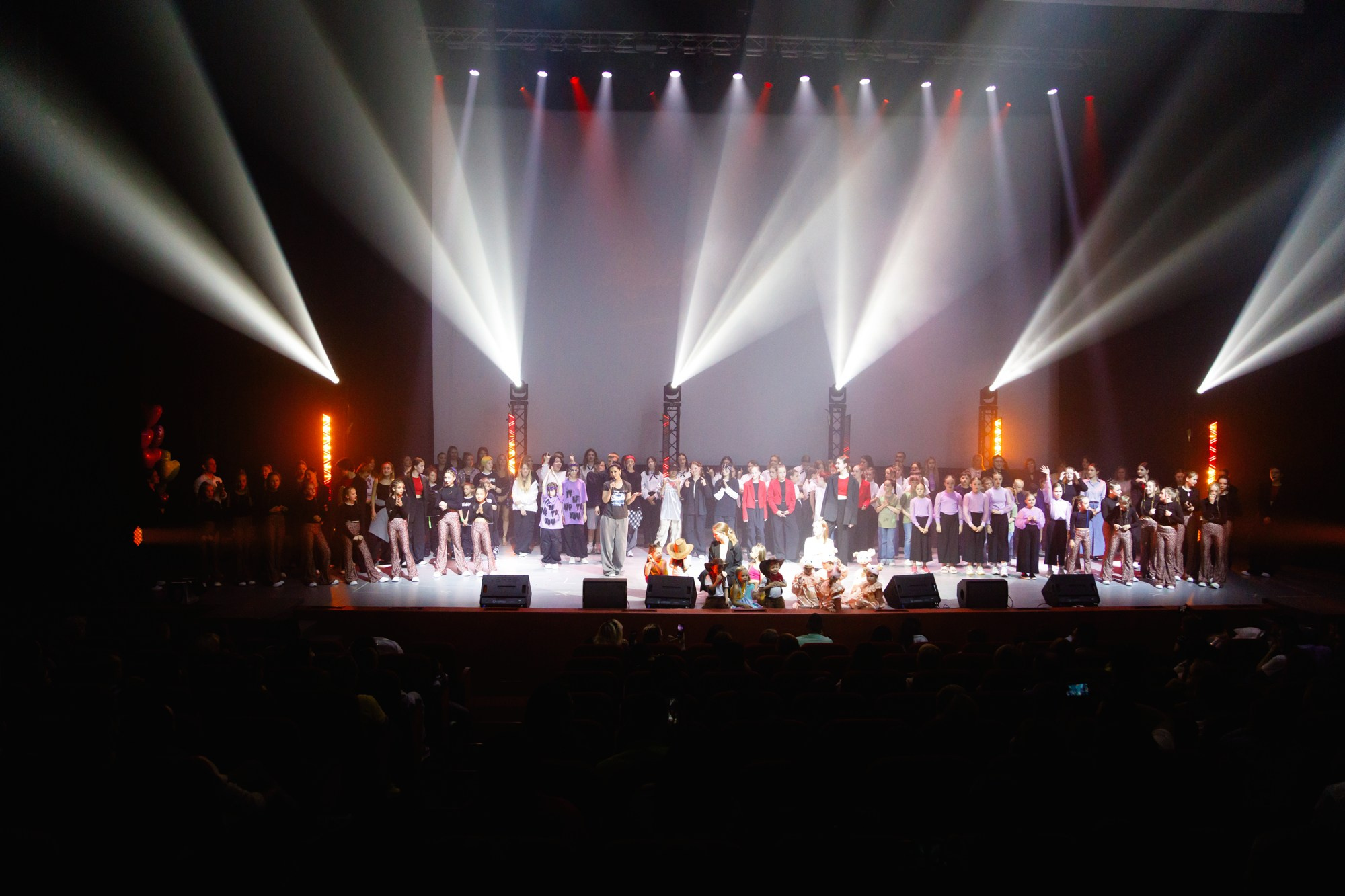 Отчётный концерт танцевальной студии «Make Me Dance». Бизнес фотограф в Новосибирске Александр Рощин