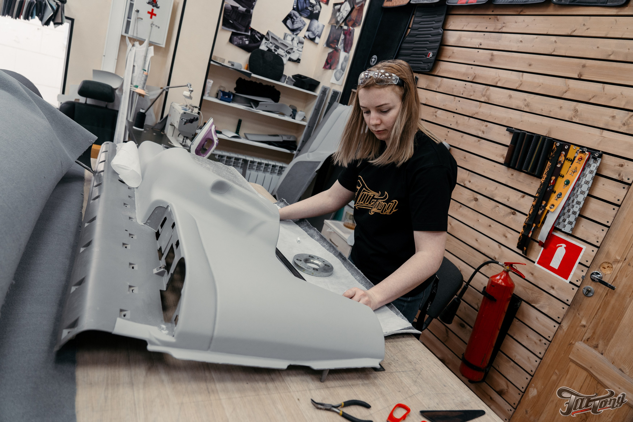 Chevrolet Tahoe I ремонт по кузову и окрас, пошив салона. DeLorein