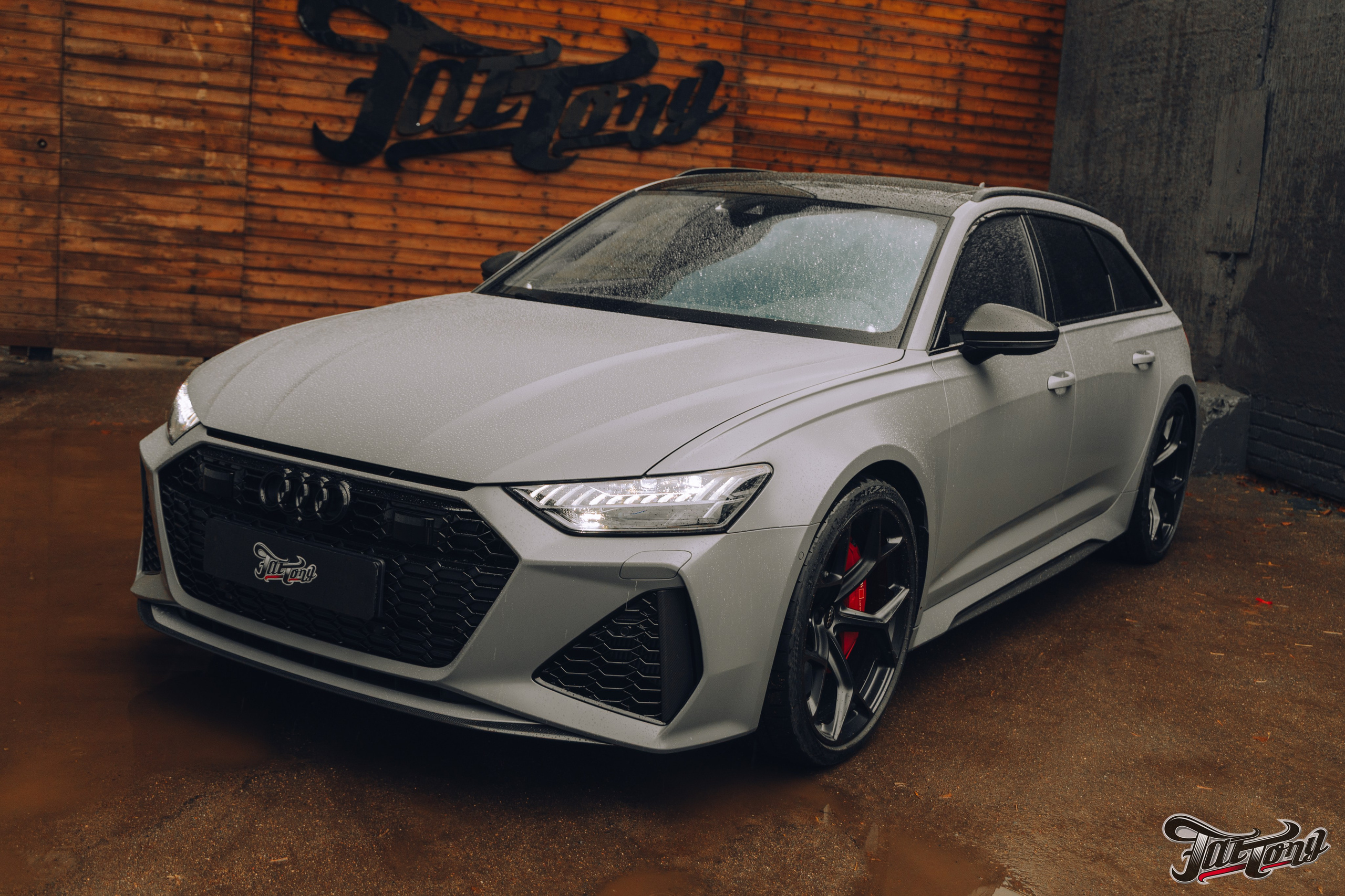 Audi RS6 снятие старой шумоизоляции и нанесение новой. DeLorein