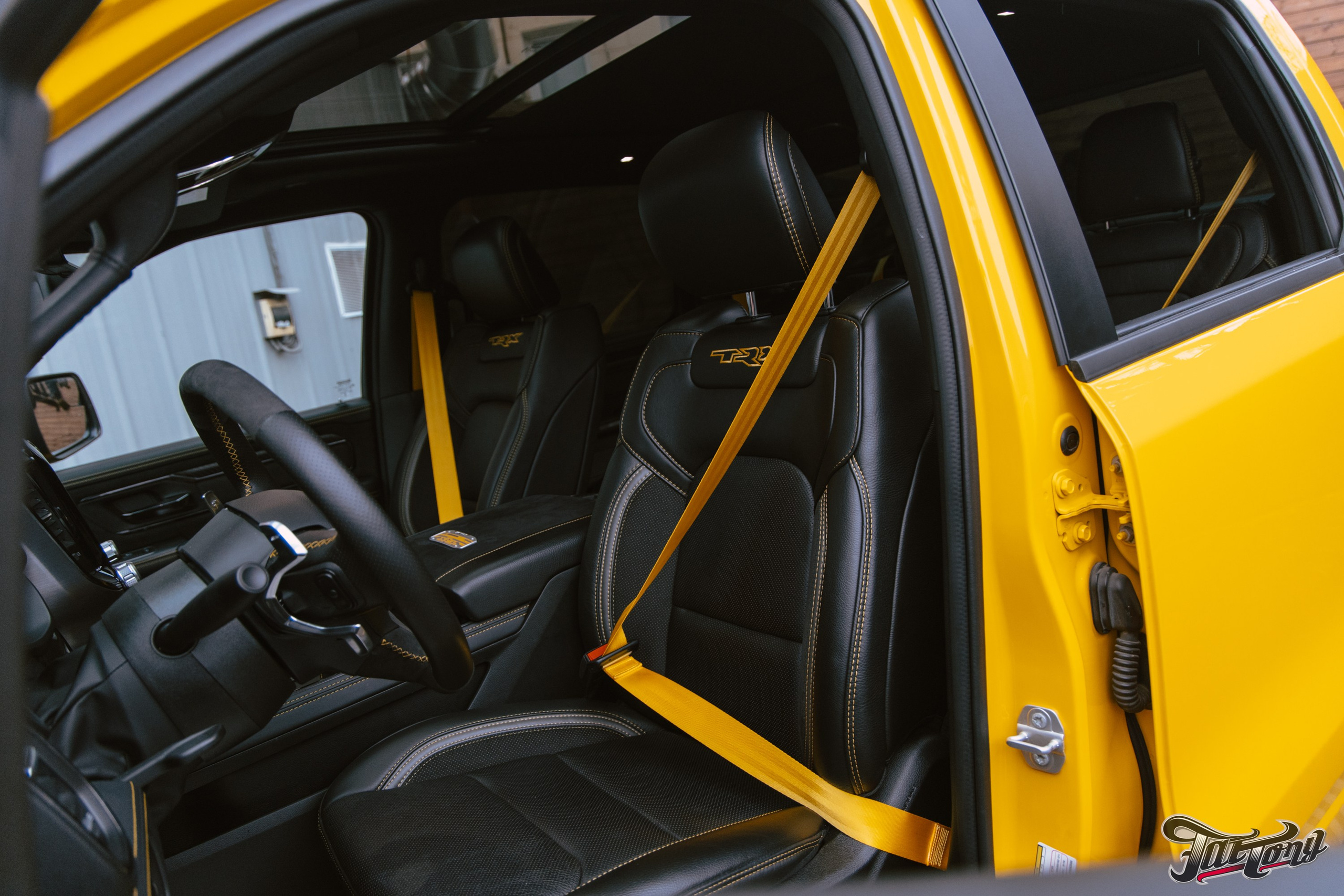 RAM TRX замена ремней безопасности и оклейка в полиуретан. DeLorein